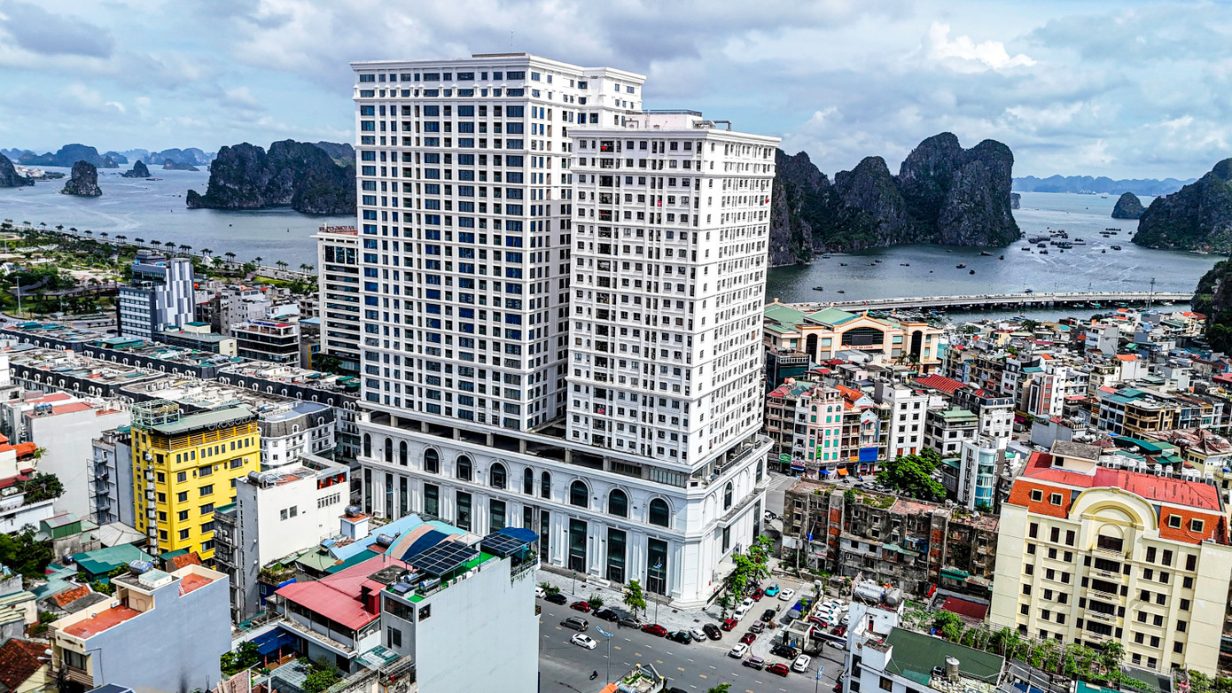 4 năm nay, hơn 200 hộ dân đang phải "sống chui" trong những căn hộ của mình do chủ đầu tư không thể ký hợp đồng bàn giao và cấp giấy chứng nhận sử dụng nhà. Ảnh: Hoàng Dương. 4 năm nay, hơn 200 hộ dân đang phải "sống chui" trong những căn hộ của mình do chủ đầu tư không thể ký hợp đồng bàn giao và cấp giấy chứng nhận sử dụng nhà. Ảnh: Hoàng Dương.