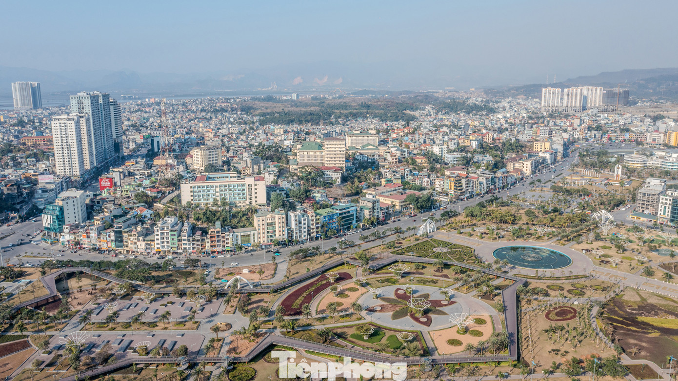 Sau sự tàn phá nặng nề của cơn bão số 3 (Yagi) nhiều thành phố lớn của Quảng Ninh như Hạ Long đã tập trung tổ chức kiến thiết, chỉnh trang lại đô thị và dần dần phục hồi lại diện mạo. Sau sự tàn phá nặng nề của cơn bão số 3 (Yagi) nhiều thành phố lớn của Quảng Ninh như Hạ Long đã tập trung tổ chức kiến thiết, chỉnh trang lại đô thị và dần dần phục hồi lại diện mạo.