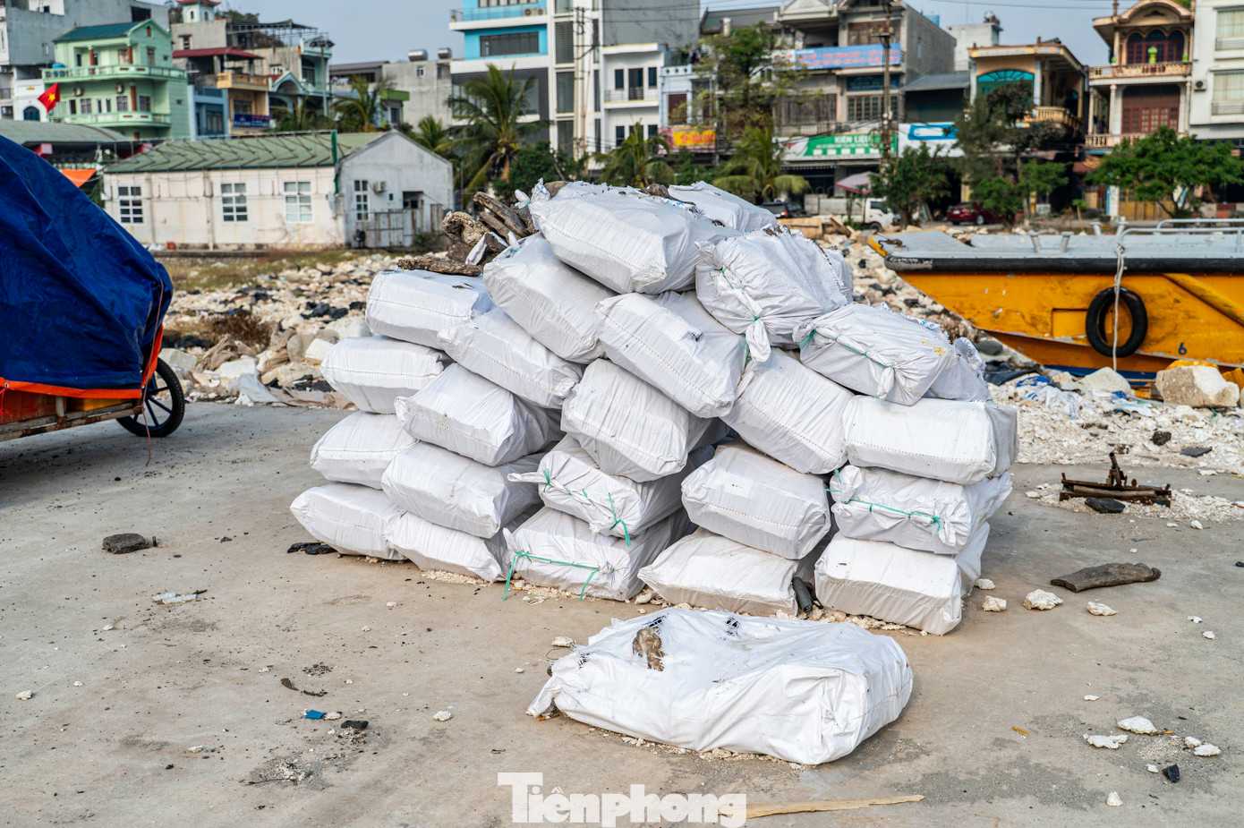 Theo tìm hiểu của báo Tiền Phong, đơn vị đứng ra nhận tái chế toàn bộ phao xốp là Công ty Cổ phần VietCycle. Quy trình xử lý sẽ nghiền nhỏ phao xốp, qua nhiệt độ cao chuyển phao xốp thành thanh nhựa với công suất khoảng 2 tấn/ngày.