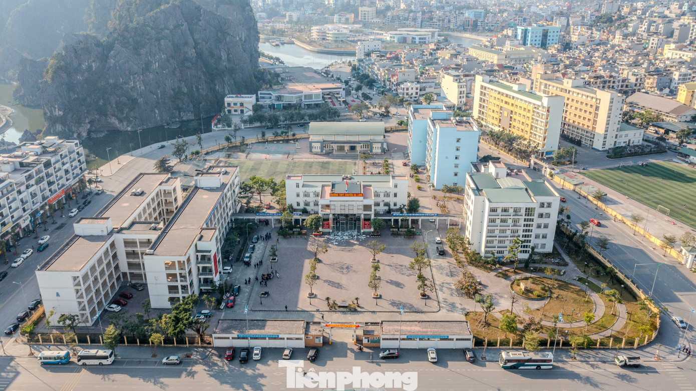 Quảng Ninh đang phấn đấu là một trong những tỉnh, thành phố đi đầu trong phát triển giáo dục thông minh, chuyển đổi số, ứng dụng công nghệ thông tin trong quản lý giáo dục, dạy học và đánh giá chất lượng. Quảng Ninh đang phấn đấu là một trong những tỉnh, thành phố đi đầu trong phát triển giáo dục thông minh, chuyển đổi số, ứng dụng công nghệ thông tin trong quản lý giáo dục, dạy học và đánh giá chất lượng.