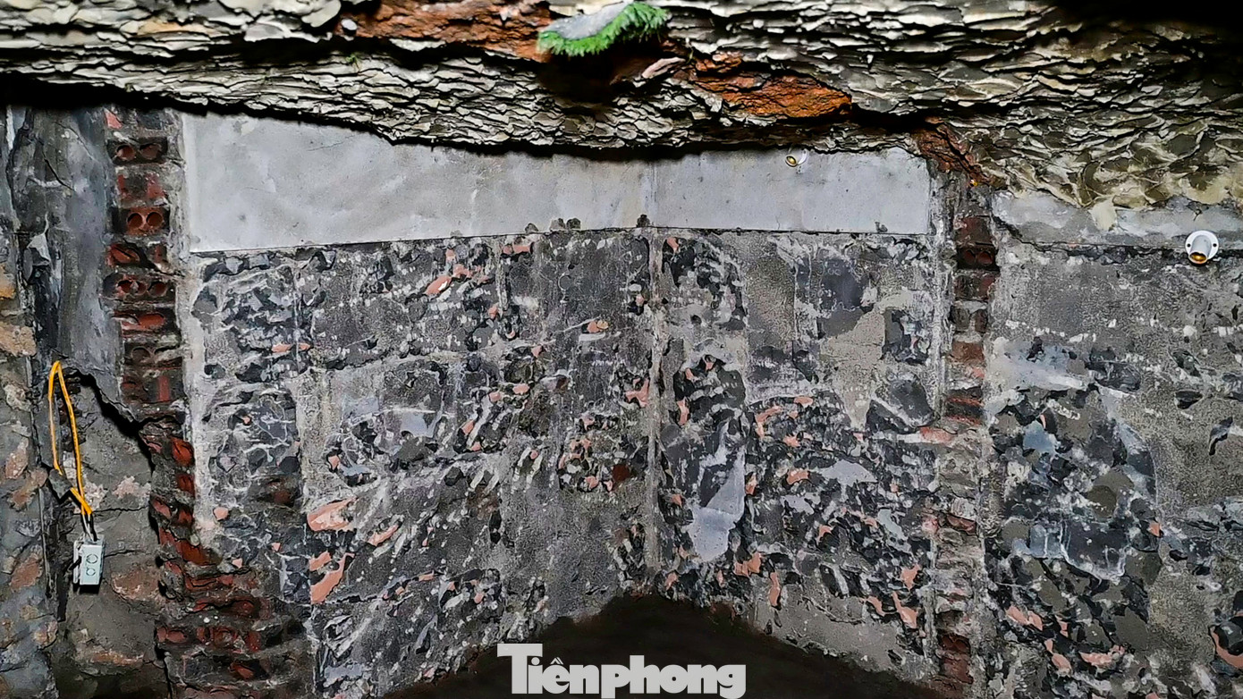 Sau khi phản ánh, đơn vị quản lý đã cho tháo dỡ khu nhà vệ sinh phía trong hang Cung Đình. Sau khi phản ánh, đơn vị quản lý đã cho tháo dỡ khu nhà vệ sinh phía trong hang Cung Đình.