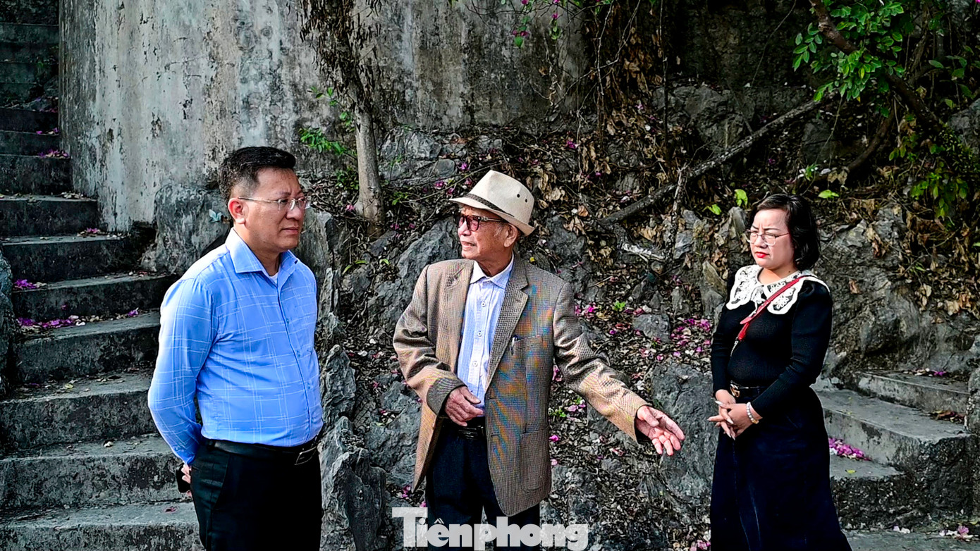 Đại diện Công ty TNHH Du lịch Vũng Đục (đơn vị đang quản lý, vận hành và khai thác 5 hang động Vũng Đục) giải trình sự việc. Đại diện Công ty TNHH Du lịch Vũng Đục (đơn vị đang quản lý, vận hành và khai thác 5 hang động Vũng Đục) giải trình sự việc.