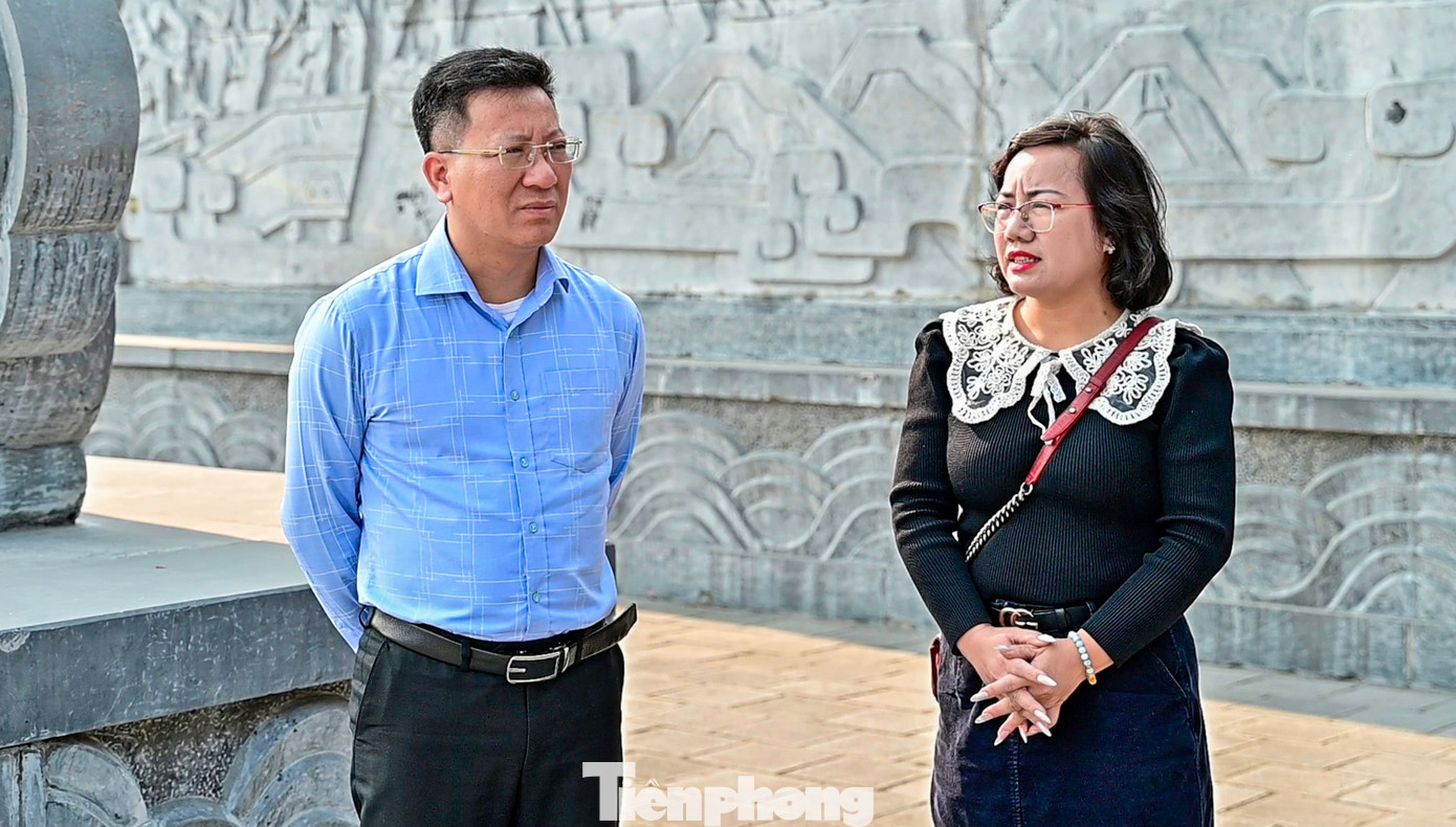 Đại diện Công ty TNHH Du lịch Vũng Đục (đơn vị đang quản lý, vận hành và khai thác 5 hang động Vũng Đục) giải trình sự việc. Đại diện Công ty TNHH Du lịch Vũng Đục (đơn vị đang quản lý, vận hành và khai thác 5 hang động Vũng Đục) giải trình sự việc.