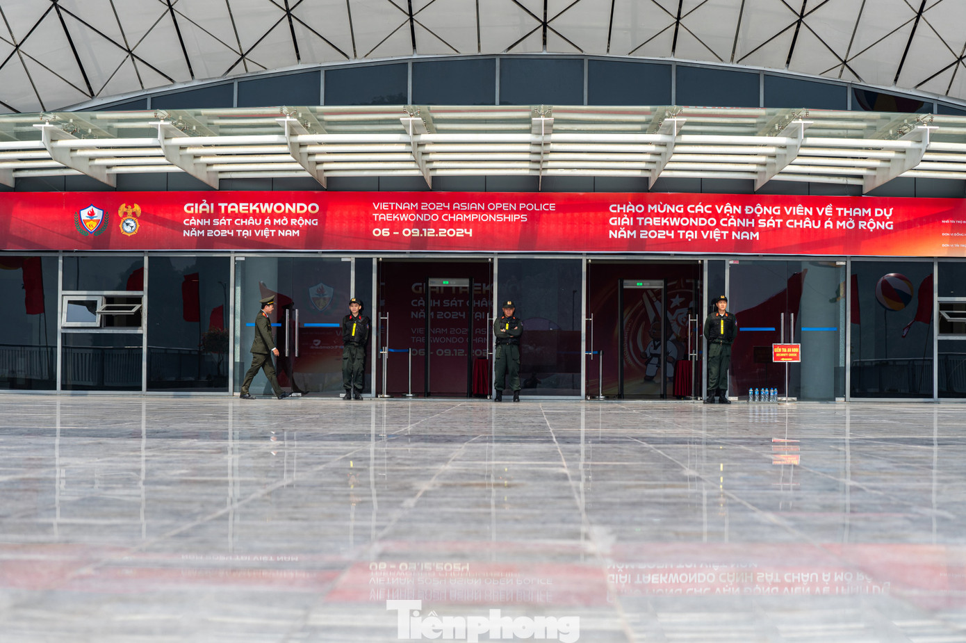 Công an Quảng Ninh đã huy động hơn 300 cán bộ, chiến sĩ, có sự hỗ trợ của Trung đoàn Cảnh sát cơ động Đông Bắc và các tổ công tác của Bộ Tư lệnh Cảnh vệ (Bộ Công an) cùng sự phối hợp của các đơn vị chức năng trên địa bàn tỉnh để duy trì an ninh trật tự cho giải đấu.