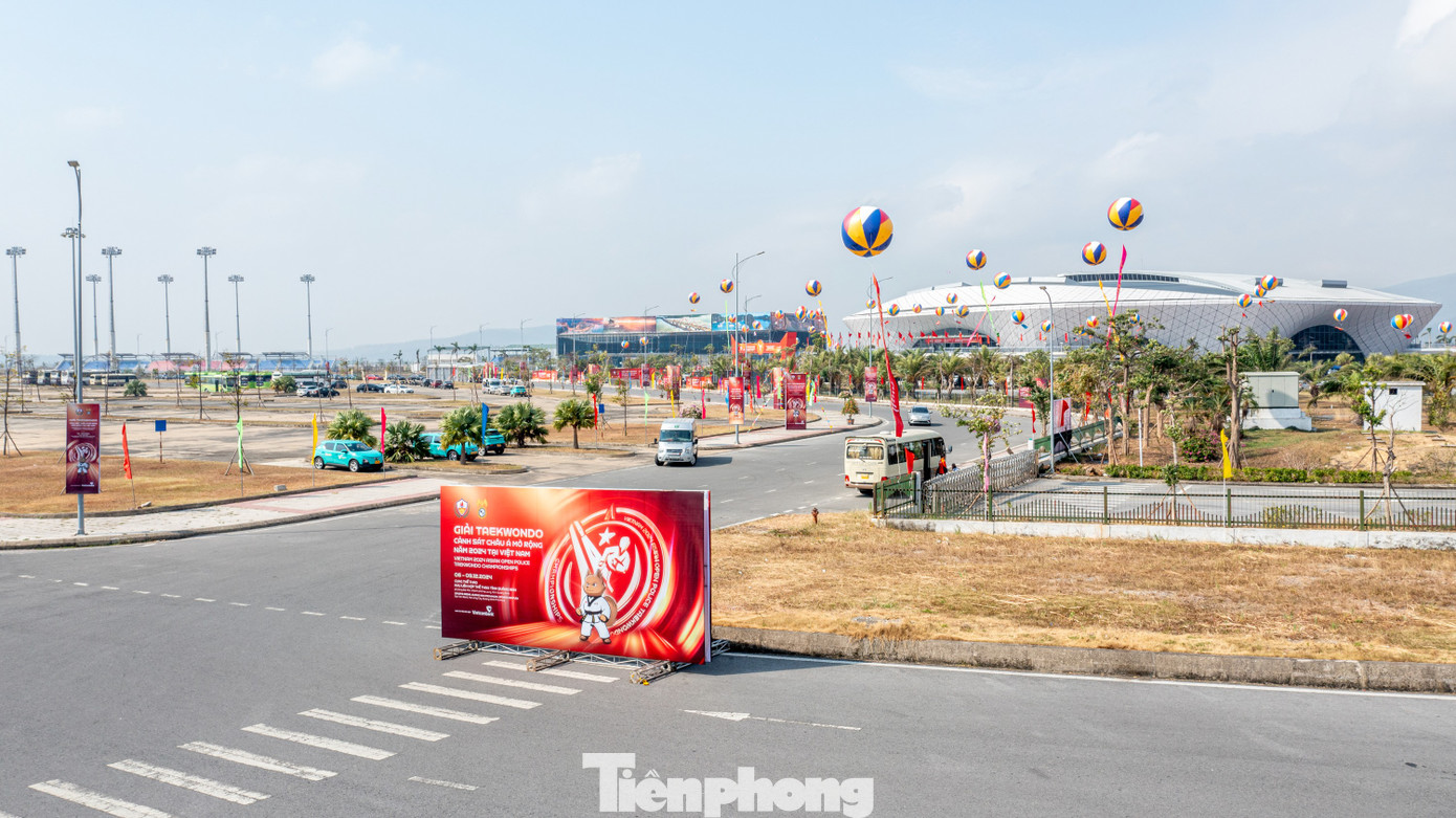 Tối 6/12, lễ khai mạc giải Taekwondo Cảnh sát châu Á mở rộng năm 2024 diễn ra tại Cung Thể thao - Khu Liên hợp thể thao tỉnh (phường Đại Yên, TP Hạ Long, tỉnh Quảng Ninh).