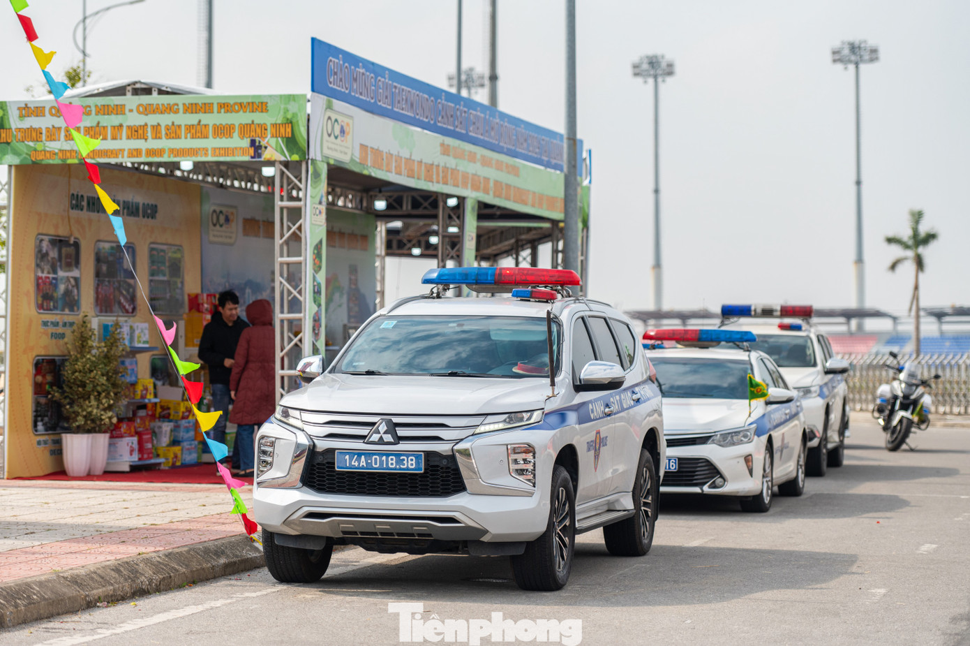 Để đảm bảo cho việc di chuyển cho các VĐV và đại biểu từ khu vực trung tâm Hạ Long tới khu thi đấu, Công an tỉnh Quảng Ninh bố trí nhiều xe chuyên dụng để dẫn đoàn và lực lượng CSGT chốt chặn tại các ngã rẽ để đảm bảo giao thông thuận lợi nhất.