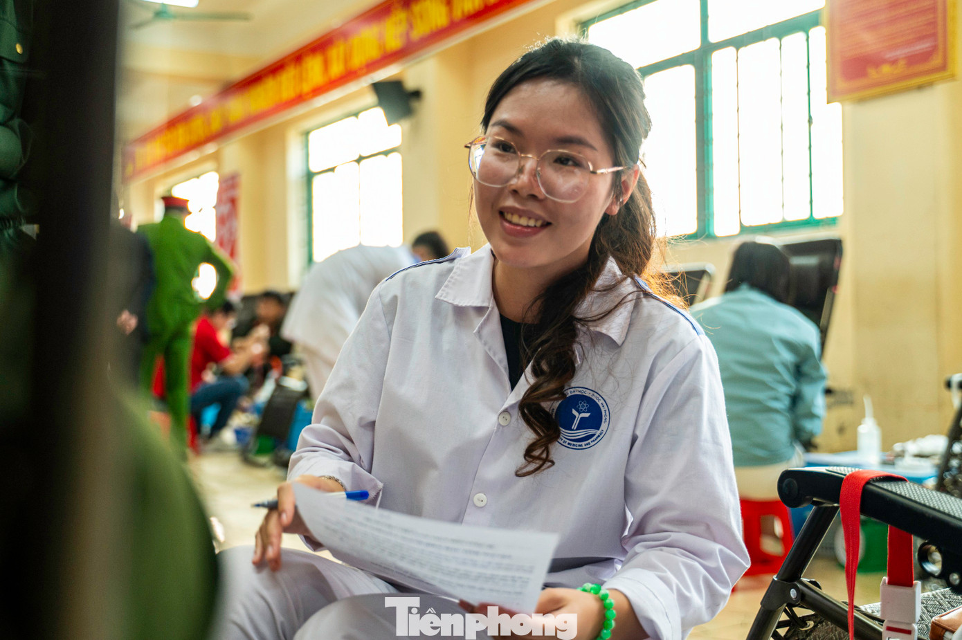 "Em được các bác sĩ tận tình hướng dẫn chế độ ăn uống và sinh hoạt sau khi hiến máu. Em cảm thấy rất tự hào khi mình là một người chiến sĩ CAND được hiến những giọt máu của mình cho nhân dân", Thế Anh chia sẻ.