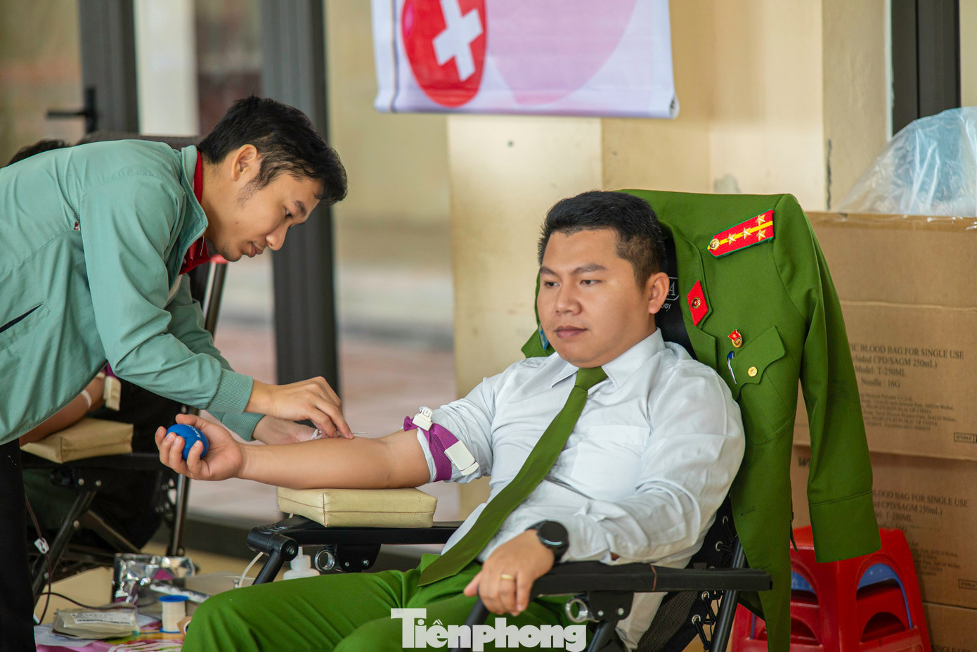 Trao đổi với báo Tiền Phong, Đại úy Trần Đại Nghĩa - Bí thư Đoàn thanh niên Trung đoàn CSCĐ Đông Bắc, Bộ tư lệnh CSCĐ - Bộ Công an, cho biết tuổi trẻ đơn vị có 2 đợt hiến máu, đợt 1 có 600 chiến sĩ đủ điều kiện đăng ký hiến máu.