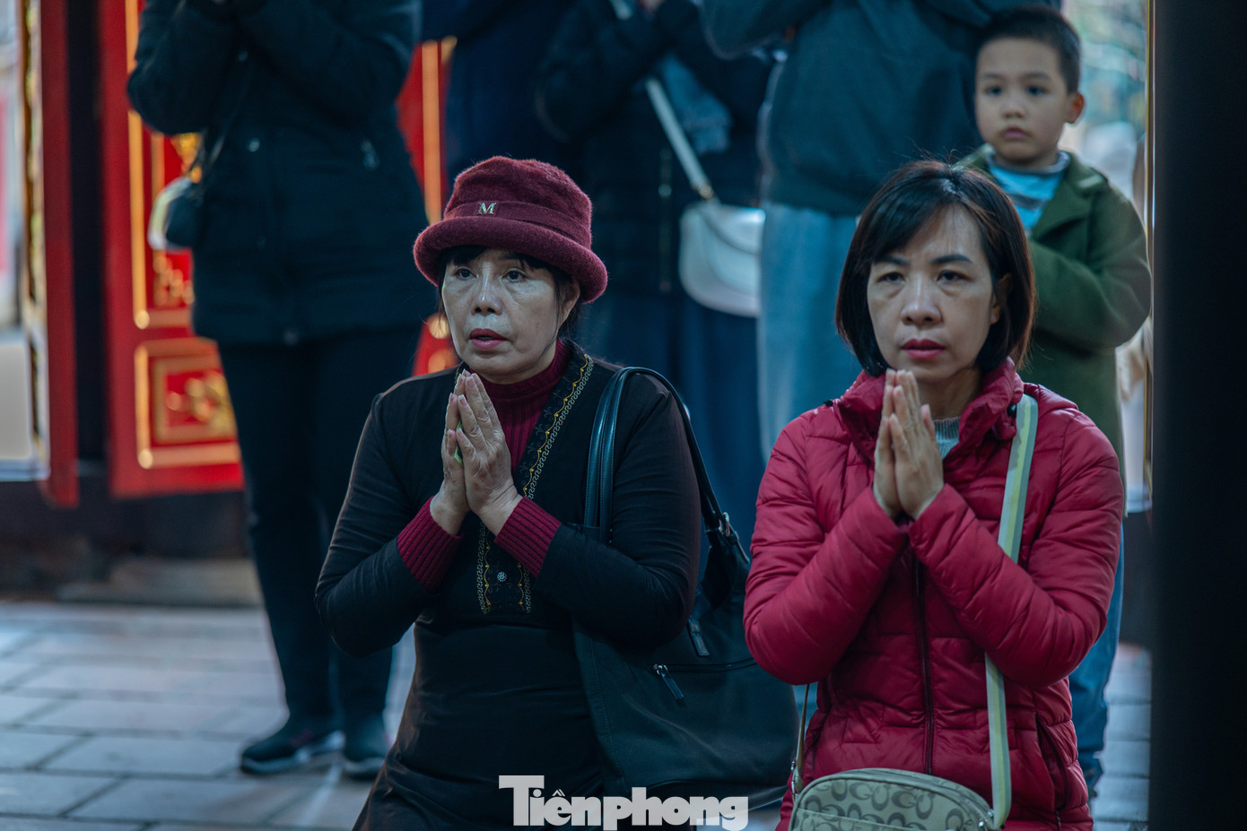 Nhiều du khách tỏ ra ấn tượng với phong tục đi lễ chùa đầu năm của người dân Việt Nam.