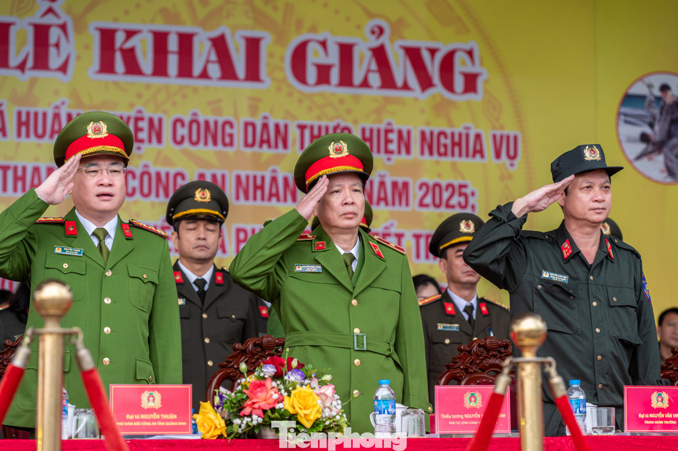 Tham dự buổi lễ có Thiếu tướng Nguyễn Ngọc Thanh - Phó Bí thư Đảng ủy, Phó Tư lệnh Bộ Tư lệnh Cảnh sát cơ động, Bộ Công an; Đại tá Nguyễn Thuận - Phó Giám đốc Công an tỉnh Quảng Ninh và đại diện lực lượng công an các tỉnh, thành vùng Đông Bắc.