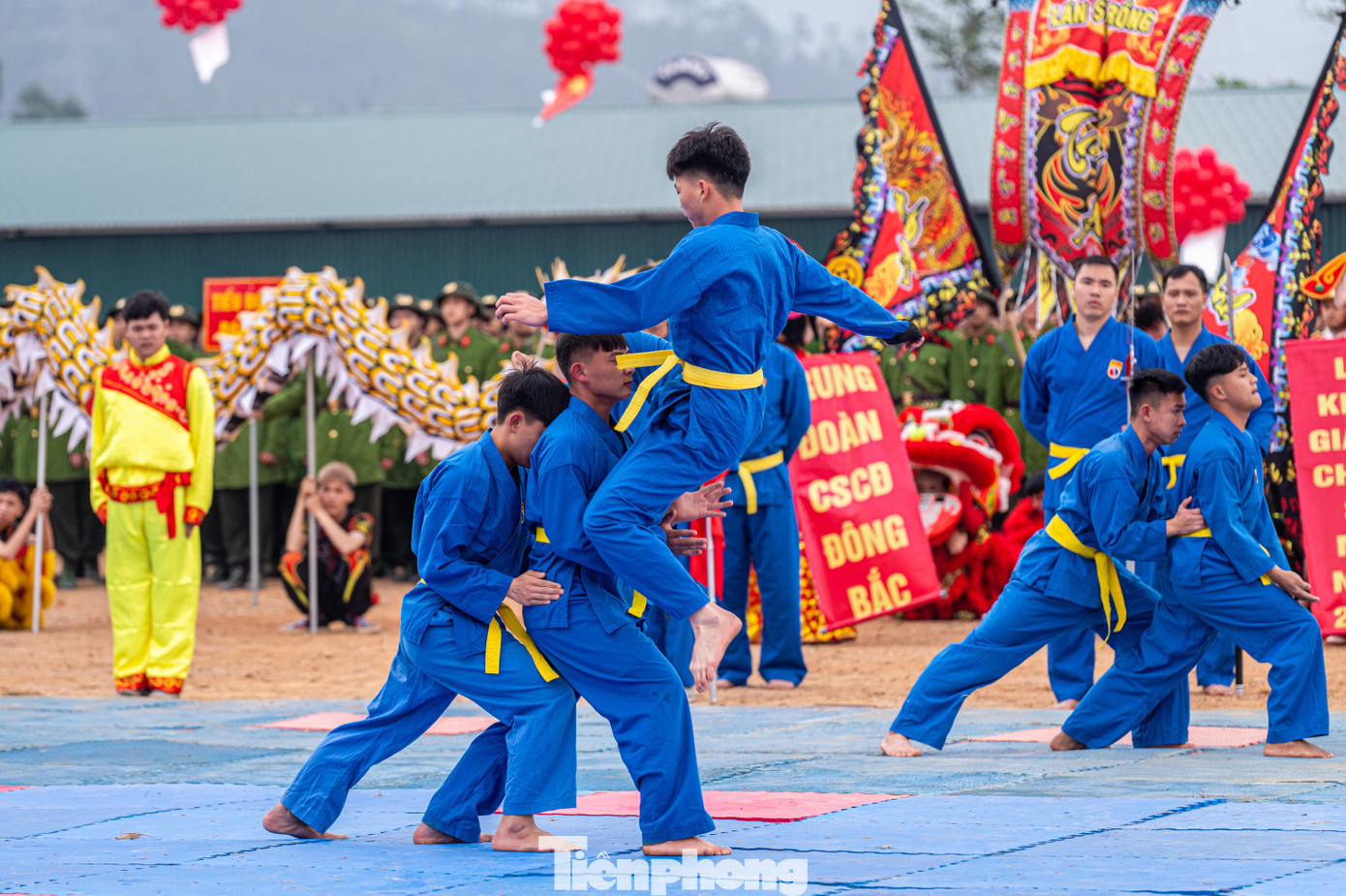 Theo chương trình toàn khóa, chiến sỹ mới được tổ chức huấn luyện trong thời gian 3 tháng, các chiến sĩ được tiếp cận các kiến thức cơ bản về chính trị, pháp luật, điều lệnh, quân sự, võ thuật CAND...sử dụng thành thạo các trang thiết bị hỗ trợ, súng, thiết bị nổ đáp ứng các yêu cầu nghiệp vụ chiến sĩ CAND.
