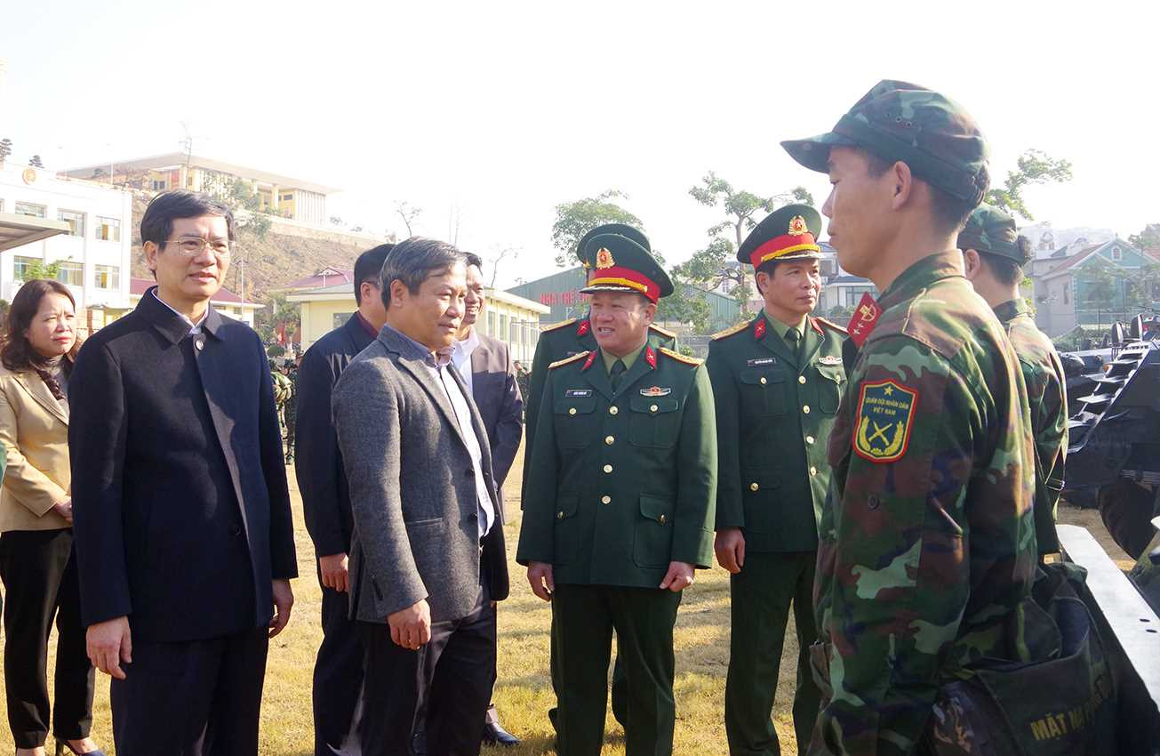 Bí thư Tỉnh ủy Quảng Ninh, Vũ Đại Thắng thăm và chúc tết cán bộ, chiến sĩ Bộ CHQS tỉnh Quảng Ninh.