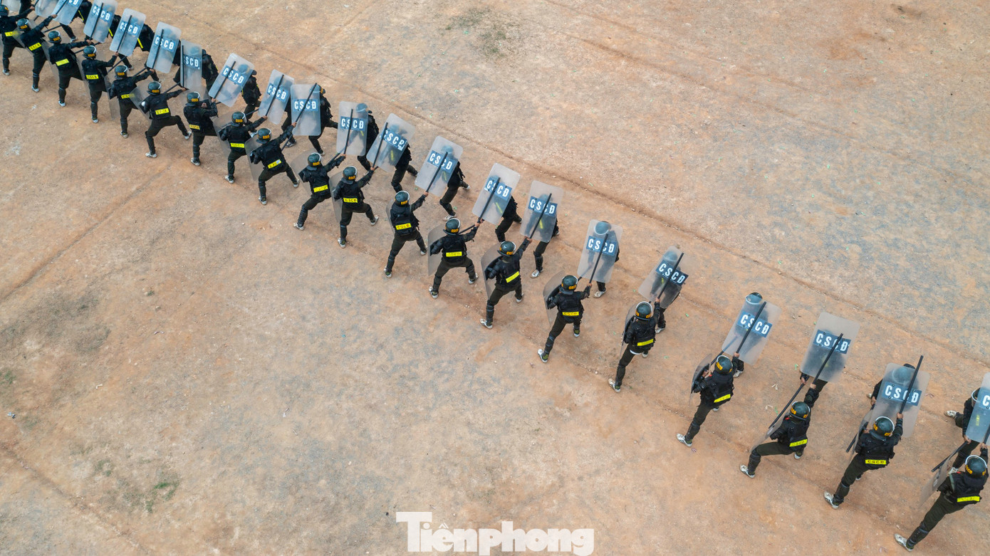 Trong đó có việc tổ chức đội hình, lá chắn để đập tan cuộc bạo động của các tổ chức phản động nhằm kích động nhân dân, chống phá Đảng và nhà nước, tham gia việc truy bắt tội phạm...