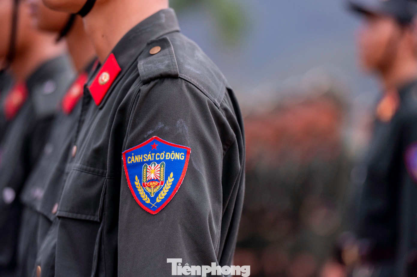 Đồng thời, các chiến sĩ phải rèn luyện bản lĩnh chính trị vững vàng, yêu ngành, yêu nghề, sẵn sàng cho mọi nhiệm vụ bảo vệ tổ chức, bảo vệ Tổ quốc và sự bình yên của nhân dân. Tham gia các hoạt động, sự kiện lớn của địa phương...