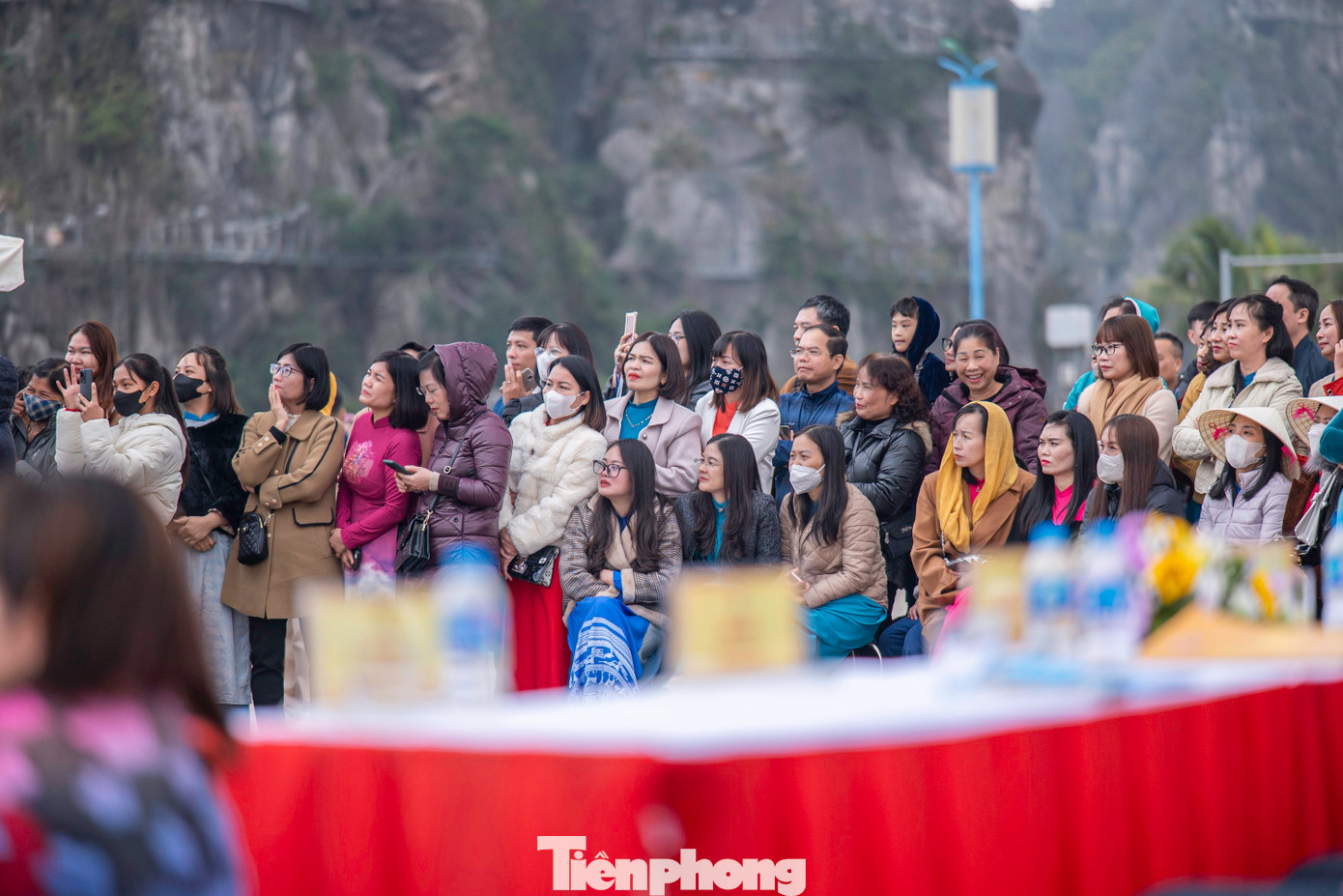 Rất đông khán giả là đồng nghiệp, người thân đến tham gia cổ vũ cho các thí sinh.