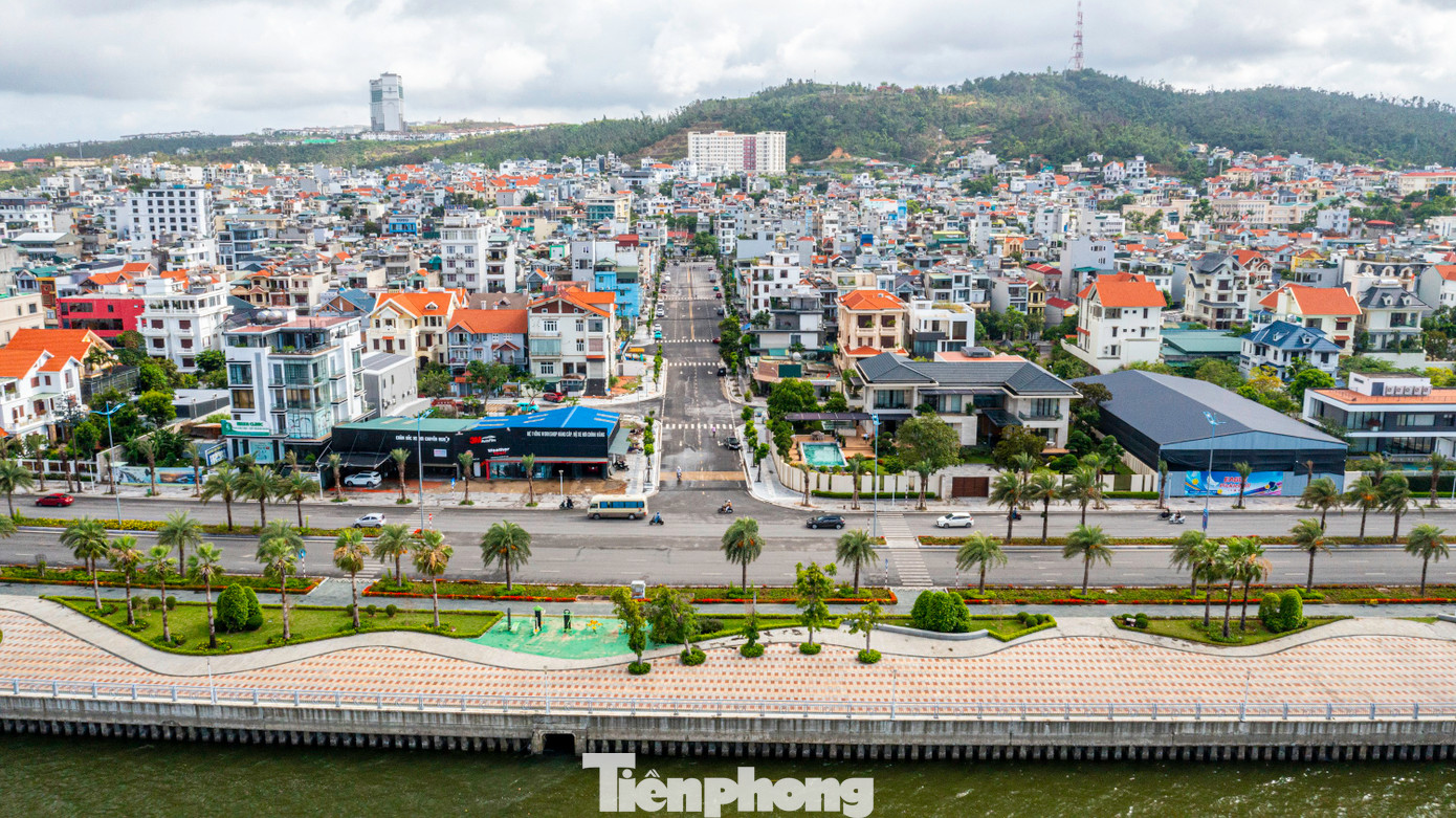 Phường Hạ Long mang dáng dấp của đô thị lớn, trung tâm của tỉnh Quảng Ninh.