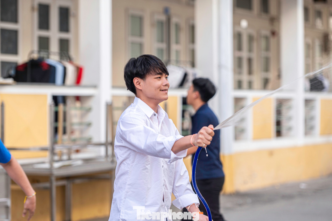 Tục té nước đón năm mới nhằm đưa tiễn mùa khô và cầu mưa xuống với mong muốn mưa thuận gió hòa đem lại sự sinh sôi nảy nở cho vạn vật. Tục té nước đón năm mới nhằm đưa tiễn mùa khô và cầu mưa xuống với mong muốn mưa thuận gió hòa đem lại sự sinh sôi nảy nở cho vạn vật.