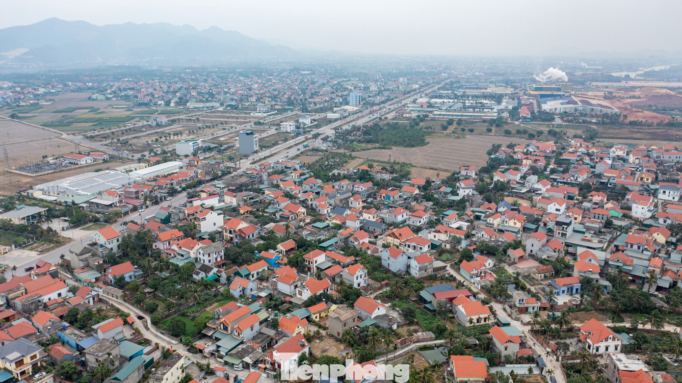 Nhiều khu đô thị mới đã hình thành như Khu đô thị hai bên đường 188 phường Mạo Khê, khu đô thị hai bên đường tránh phường Đông Triều, khu đô thị mới Kim Sơn phía Bắc QL18, khu đô thị phía Nam QL18, KCN và đô thị Quán Triều tại phường Kim Sơn... Nhiều khu đô thị mới đã hình thành như Khu đô thị hai bên đường 188 phường Mạo Khê, khu đô thị hai bên đường tránh phường Đông Triều, khu đô thị mới Kim Sơn phía Bắc QL18, khu đô thị phía Nam QL18, KCN và đô thị Quán Triều tại phường Kim Sơn...