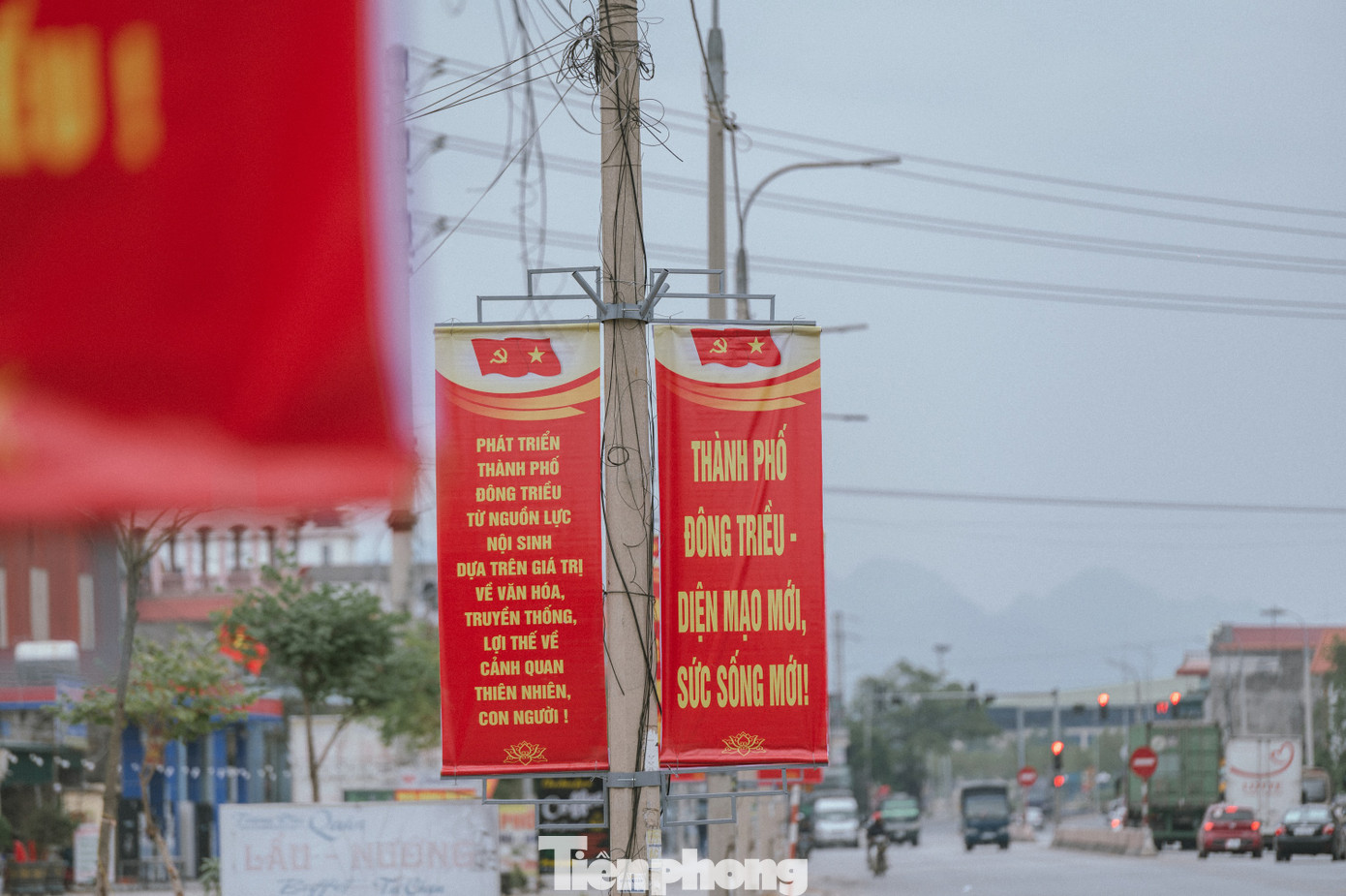 Đông Triều đang tiếp tục huy động sức mạnh, sự vào cuộc của cả hệ thống chính trị, huy động các nguồn lực xã hội hóa hoàn thiện hạ tầng, nâng cao chất lượng các đô thị hiện hữu theo hướng đô thị hiện đại văn minh, đáp ứng được cho nền tảng thành phố trẻ nơi cửa ngõ phía Tây của tỉnh Quảng Ninh. Đông Triều đang tiếp tục huy động sức mạnh, sự vào cuộc của cả hệ thống chính trị, huy động các nguồn lực xã hội hóa hoàn thiện hạ tầng, nâng cao chất lượng các đô thị hiện hữu theo hướng đô thị hiện đại văn minh, đáp ứng được cho nền tảng thành phố trẻ nơi cửa ngõ phía Tây của tỉnh Quảng Ninh.