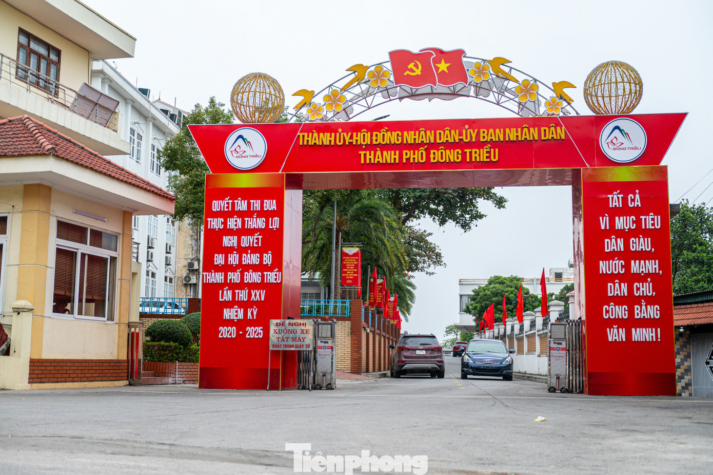 Vừa qua, Ủy ban Thường vụ Quốc hội thông qua Nghị quyết thành lập thành phố Đông Triều trực thuộc tỉnh Quảng Ninh dựa trên hiện trạng của thị xã Đông Triều. Địa phương này trở thành thành phố thứ 5 của tỉnh Quảng Ninh sau Hạ Long, Uông Bí, Cẩm Phả, Móng Cái. Vừa qua, Ủy ban Thường vụ Quốc hội thông qua Nghị quyết thành lập thành phố Đông Triều trực thuộc tỉnh Quảng Ninh dựa trên hiện trạng của thị xã Đông Triều. Địa phương này trở thành thành phố thứ 5 của tỉnh Quảng Ninh sau Hạ Long, Uông Bí, Cẩm Phả, Móng Cái.