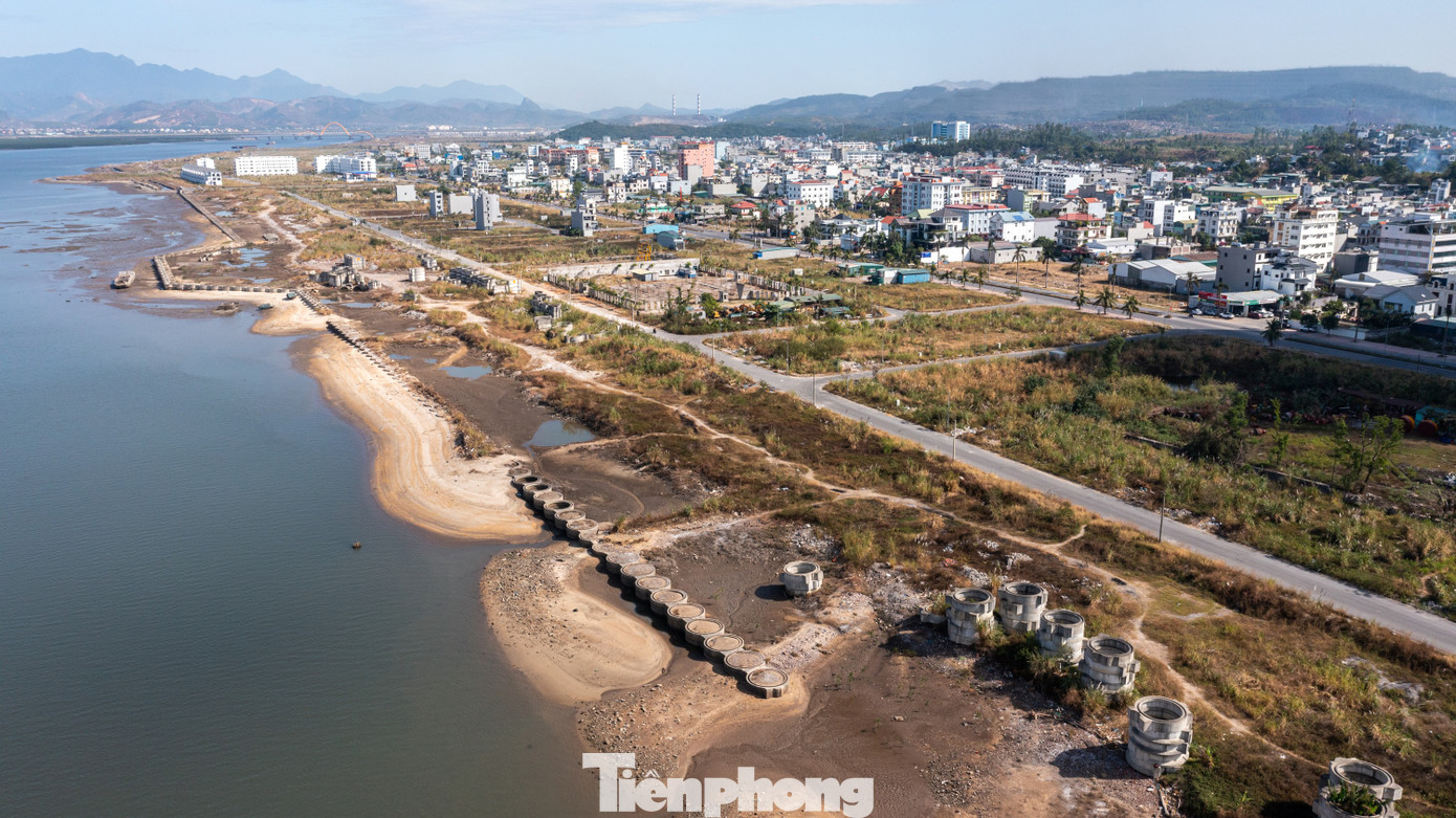 Được biết, Khu đô thị lấn biển Hà Khánh A mở rộng nằm trong Dự án khu đô thị mới Cao Xanh – Hà Khánh ở thành phố Hạ Long (Quảng Ninh) rộng gần 100ha. Sau khi khu đô thị này hoàn thành có thể phục vụ cho 20.000 người với tiêu chuẩn toàn đô thị cao nhất là 50 m2/người được phân bố trong các nhóm nhà ở. Chủ đầu tư của dự án này là Công ty Xây dựng công trình 507.