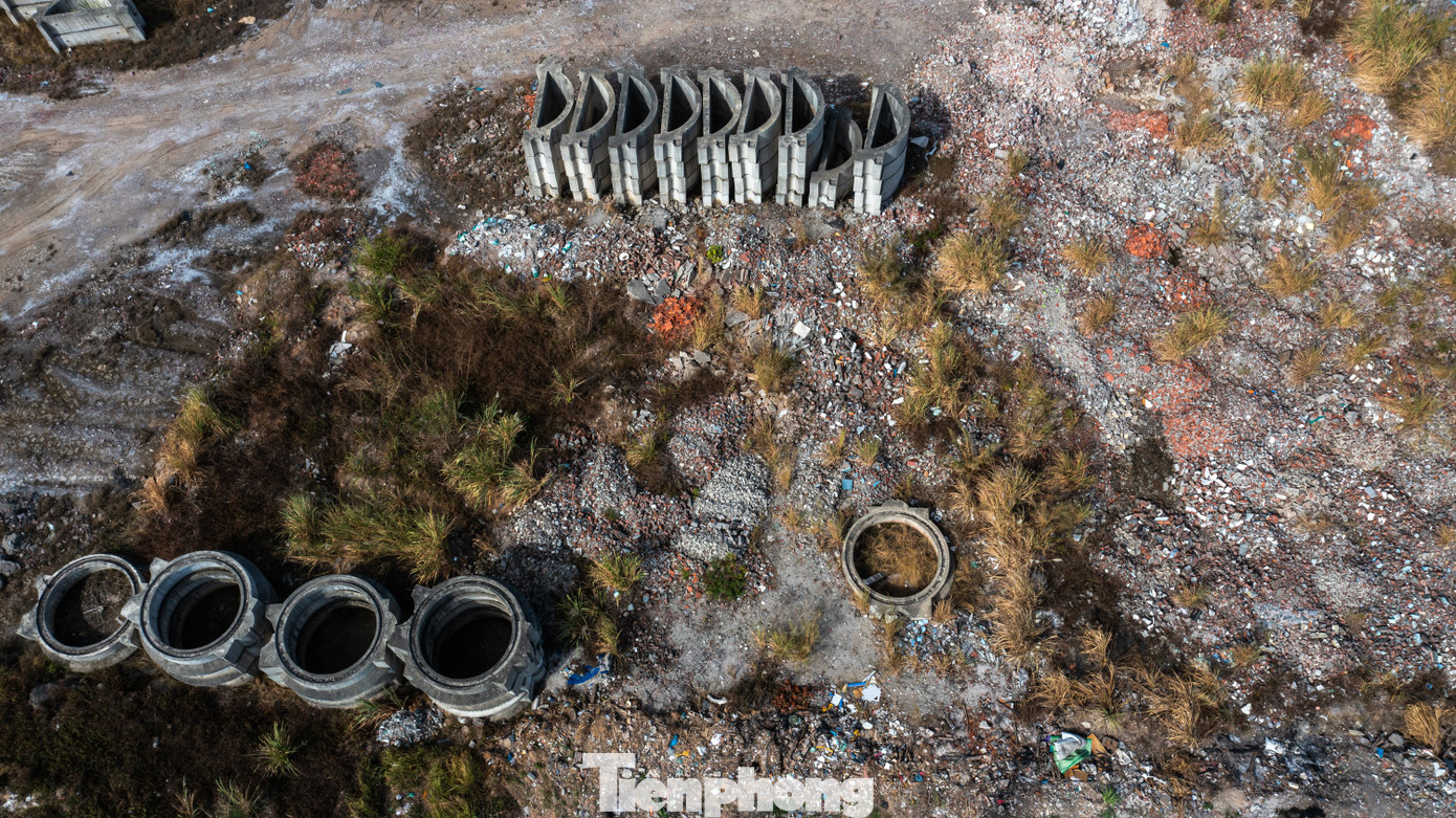 Tình trạng đổ trộm rác thải diễn ra trong nhiều năm nay, từ khi khu đô thị này đang xây dựng.