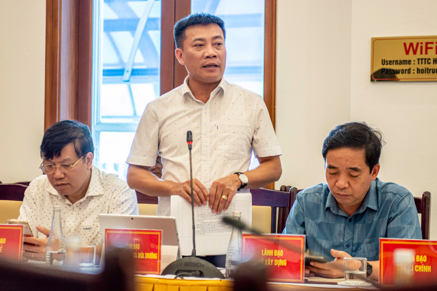 Ông Ngọc Thái Hoàng, Phó Giám đốc Sở Nông nghiệp và Môi trường trả lời câu hỏi của Báo Tiền Phong liên quan đến dự án chung cư Times Garden Hạ Long. Ảnh: Quốc Nam. Ông Ngọc Thái Hoàng, Phó Giám đốc Sở Nông nghiệp và Môi trường trả lời câu hỏi của Báo Tiền Phong liên quan đến dự án chung cư Times Garden Hạ Long. Ảnh: Quốc Nam.