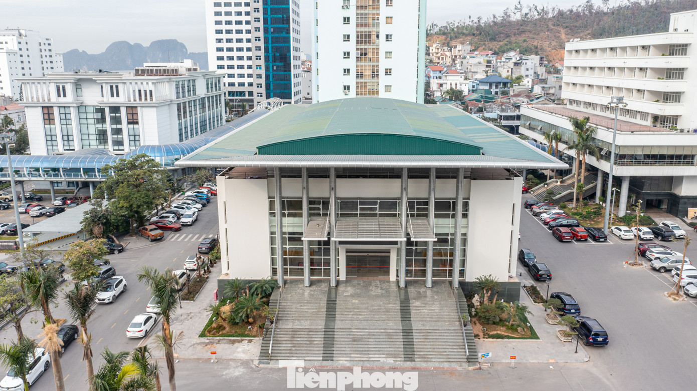 Trong đó ưu tiên sửa chữa các công trình phục vụ các hoạt động tầm cỡ quốc gia và của tỉnh như Nhà thi đấu 5000 chỗ Đại Yên, Trung tâm tổ chức hội nghị tỉnh. Thời điểm hiện tại, một số công trình đã được đơn vị nhà thầu sửa chữa xong.