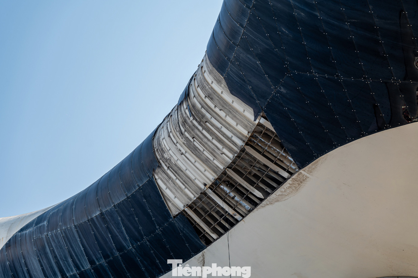 Theo đại diện Ban Quản lý dự án đầu tư xây dựng các công trình dân dụng và Công nghiệp tỉnh Quảng Ninh, bão số 3 đã làm hơn 80% hệ thống mái của khối A của Cung Quy hoạch, Hội chợ và Triển lãm tỉnh bị phá huỷ, dẫn đến nước mưa thâm nhập vào bên trong làm hư hỏng rất nhiều thiết bị; nhiều khu vực vách, cửa kính bị phá huỷ khiến các hoạt động, công năng công trình buộc phải dừng hoạt động do không đảm bảo an toàn.