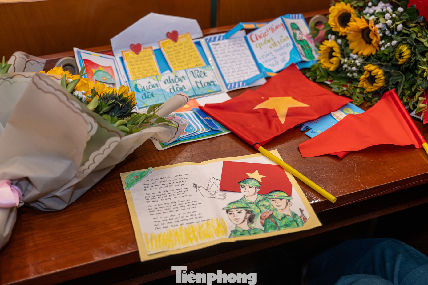 "Chúng tôi xin hứa với các đồng chí lãnh đạo Thành phố và Thủ trưởng các cơ quan quân đội, sẽ tiếp tục rèn luyện, phấn đấu và phát huy phẩm chất Bộ đội Cụ Hồ, phát huy trách nhiệm của người đảng viên trên mọi lĩnh vực công tác, công việc hàng ngày, đặc biệt chấp hành nghiêm pháp luật, hương ước, quy ước của khu dân cư, sẵn sàng tiên phong khắc phục mọi khó khăn để góp một phần sức lực, khả năng của mình vào sự nghiệp xây dựng thành phố Hạ Long ngày càng phát triển và giàu mạnh", Hải chia sẻ.