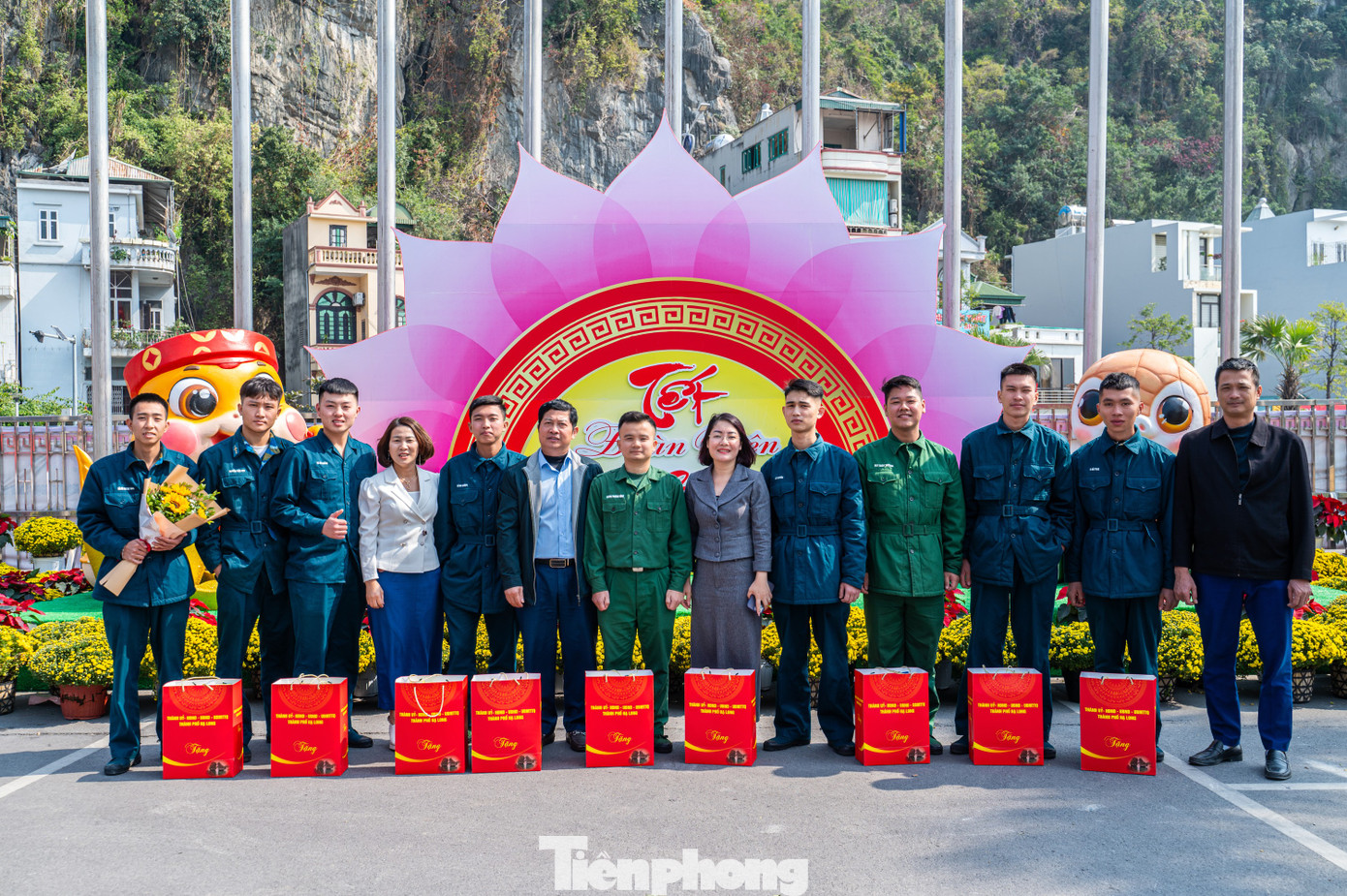 Bí thư Thành ủy Hạ Long mong muốn các chiến sĩ sau khi hoàn thành nhiệm vụ trở về địa phương sẽ tiếp tục góp sức xây dựng thành phố di sản Hạ Long ngày càng tươi đẹp.