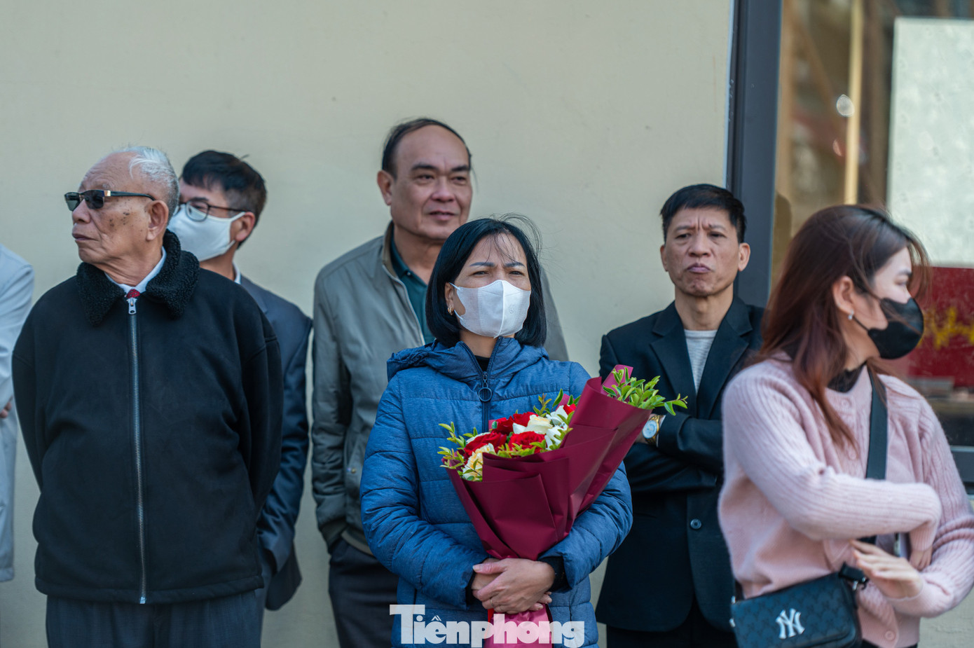 Ghi nhận của PV Tiền Phong, ngay từ sáng sớm, thân nhân các quân nhân đều có mặt tại nơi tổ chức để đón người thân của mình từ các đơn vị trở về.