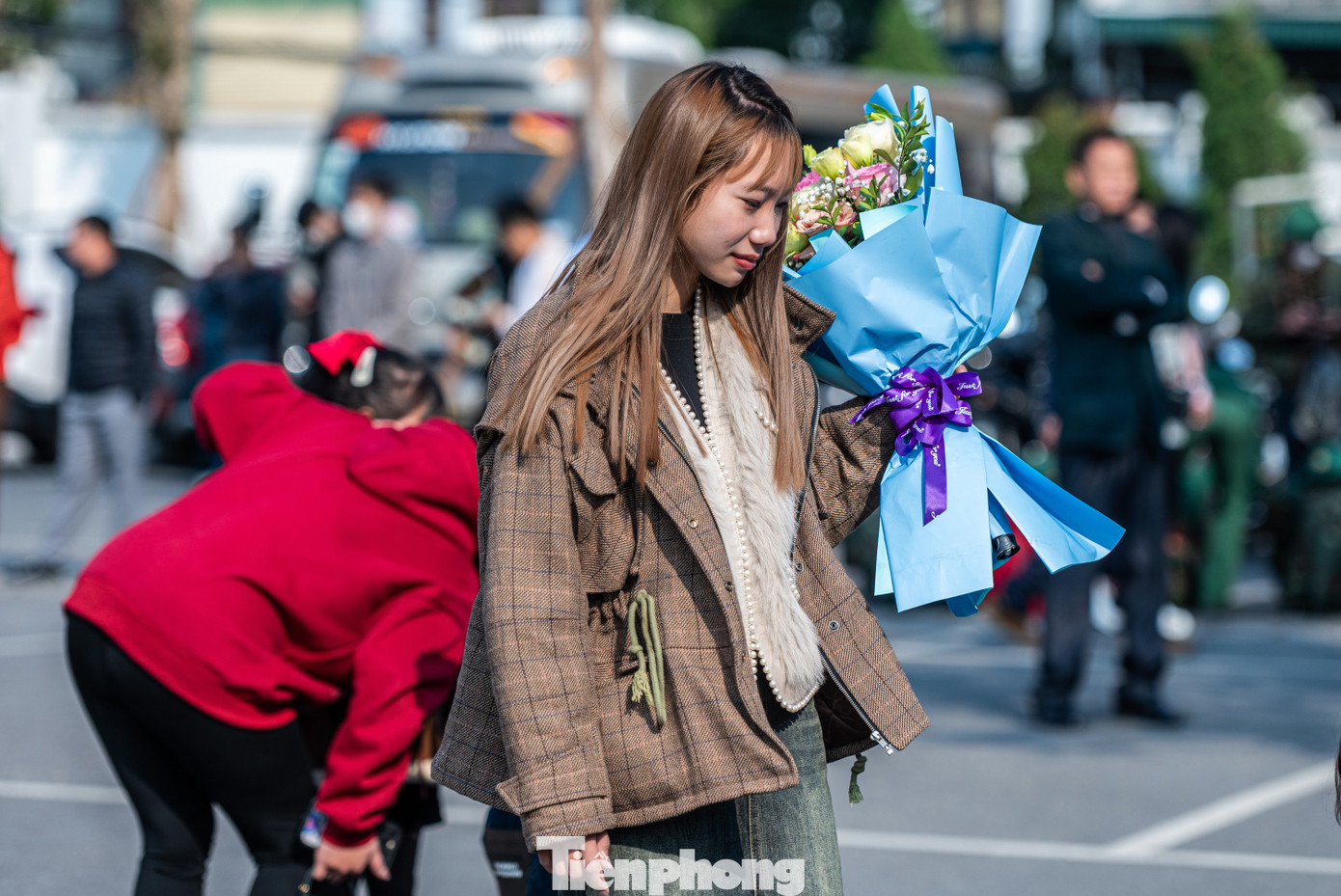 Ghi nhận của PV Tiền Phong, ngay từ sáng sớm, thân nhân các quân nhân đều có mặt tại nơi tổ chức để đón người thân của mình từ các đơn vị trở về.