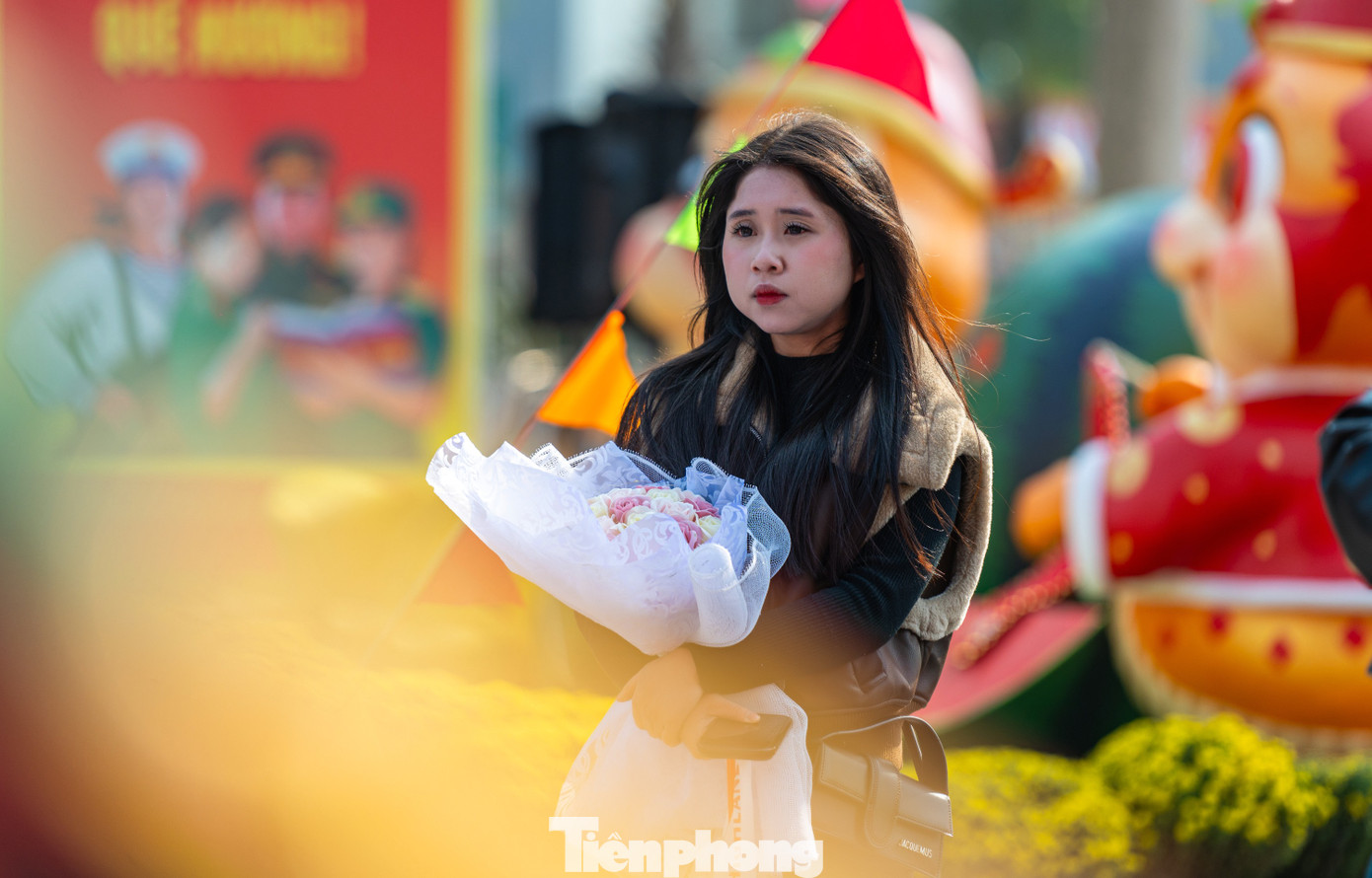 Ghi nhận của PV Tiền Phong, ngay từ sáng sớm, thân nhân các quân nhân đều có mặt tại nơi tổ chức để đón người thân của mình từ các đơn vị trở về.