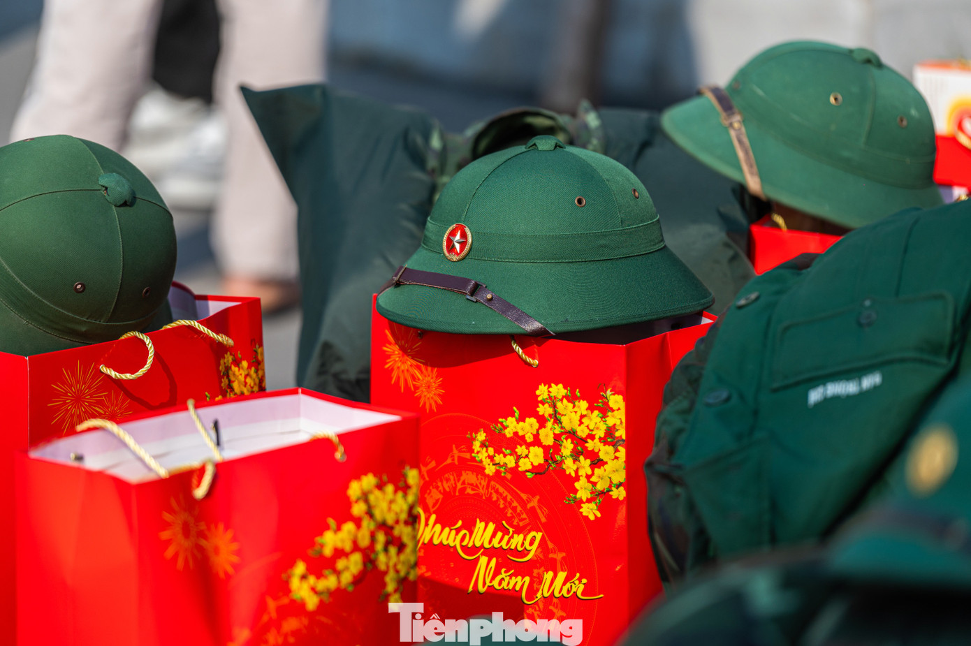 "Chúng tôi xin hứa với các đồng chí lãnh đạo Thành phố và Thủ trưởng các cơ quan quân đội, sẽ tiếp tục rèn luyện, phấn đấu và phát huy phẩm chất Bộ đội Cụ Hồ, phát huy trách nhiệm của người đảng viên trên mọi lĩnh vực công tác, công việc hàng ngày, đặc biệt chấp hành nghiêm pháp luật, hương ước, quy ước của khu dân cư, sẵn sàng tiên phong khắc phục mọi khó khăn để góp một phần sức lực, khả năng của mình vào sự nghiệp xây dựng thành phố Hạ Long ngày càng phát triển và giàu mạnh", Hải chia sẻ.