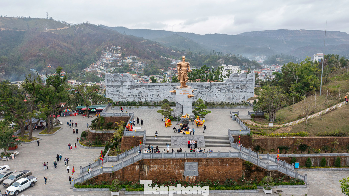 Ngoài ra, do năm nay là năm lẻ nên không tổ chức nghi lễ rước Đức Ông Hưng Nhượng Vương Trần Quốc Tảng vi hành.