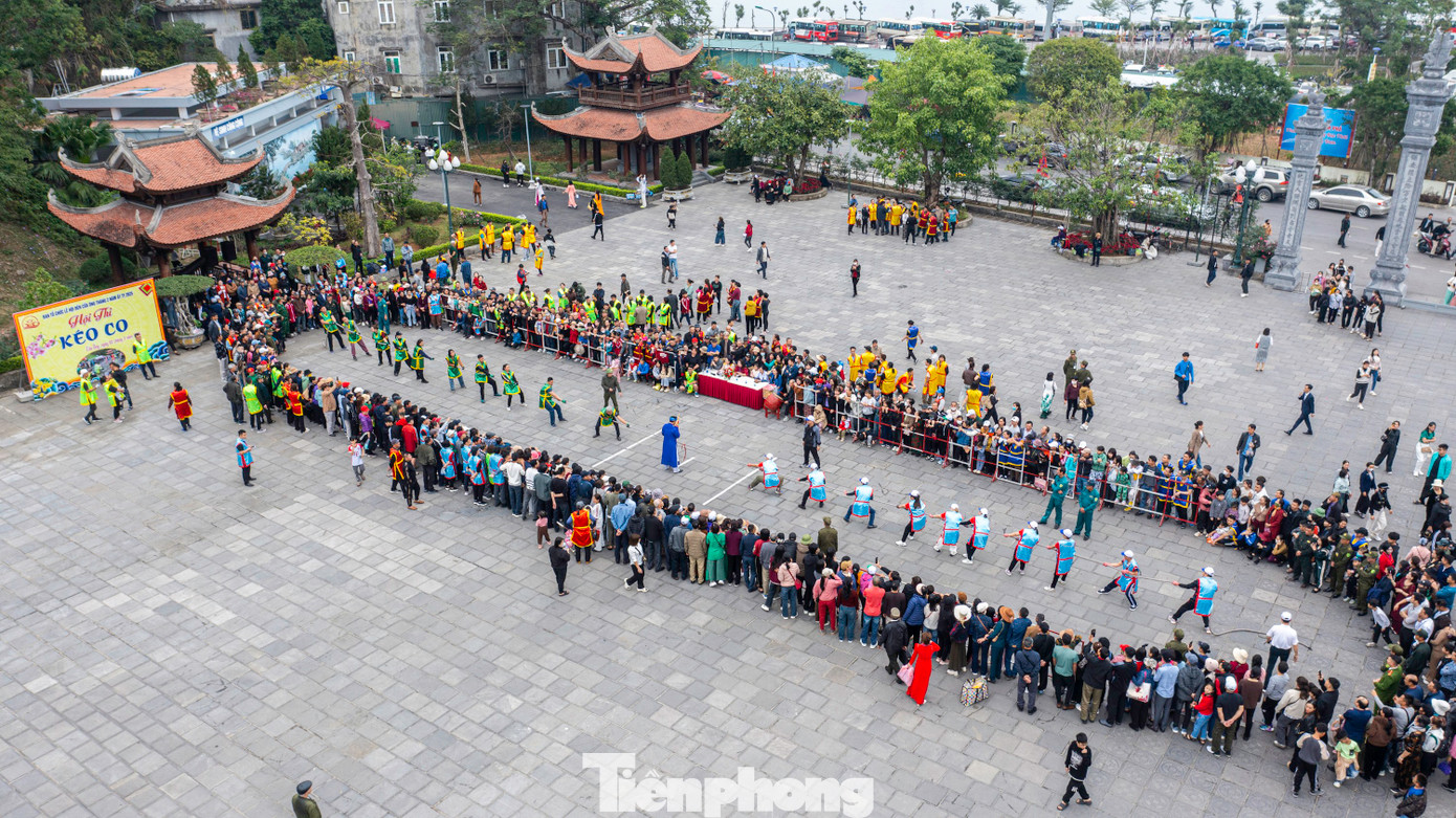 Năm nay, thành phố tập trung tổ chức phần hội với nhiều trò chơi dân gian như kéo co nam, nữ, đẩy gậy, hội thi dâng soạn lễ, thi đấu cờ người và cờ bỏi, trò chơi bịt mắt đập bóng, trưng bày ảnh nghệ thuật… thu hút hàng nghìn du khách đến tham quan, chiêm bái.