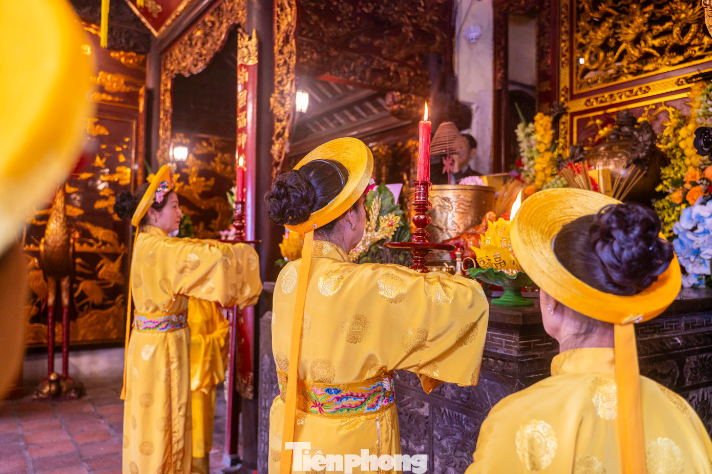 Trao đổi với báo Tiền Phong, ông Phạm Văn Kính, Phó Chủ tịch UBND TP Cẩm Phả, Trưởng ban tổ chức Lễ hội đền Cửa Ông, cho biết khác với mọi năm lễ khai mạc năm nay được tổ chức gói gọn tại Đền Thượng với đầy đủ các nghi thức đánh trống, chiêng khai hội, thắp hương tưởng nhớ công lao của Đức Ông và các tướng lĩnh nhà Trần, đọc trúc văn, các nghi thức Lễ tế Đức Ông Hưng Nhượng Đại Vương Trần Quốc Tảng và các nhân thần tại đền Thượng, Lễ tế Thánh Mẫu tại đền Mẫu, Lễ Dâng hương Trung Thiên Long Mẫu diễn ra trang nghiêm.