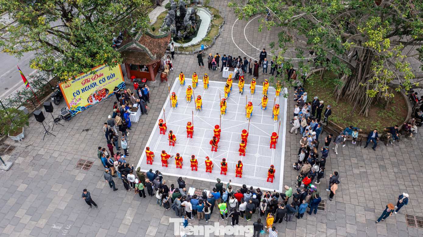 Năm nay, thành phố tập trung tổ chức phần hội với nhiều trò chơi dân gian như kéo co nam, nữ, đẩy gậy, hội thi dâng soạn lễ, thi đấu cờ người và cờ bỏi, trò chơi bịt mắt đập bóng, trưng bày ảnh nghệ thuật… thu hút hàng nghìn du khách đến tham quan, chiêm bái.