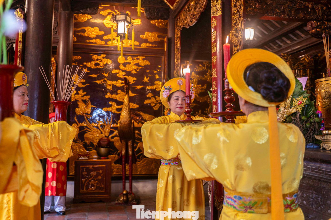 Lễ hội đền Cửa Ông được mở hàng năm vào ngày mùng 3-4/2 âm lịch và mùng 3-4/8 âm lịch để tưởng nhớ công đức, cuộc đời và sự nghiệp của Đức Ông Hưng Nhượng Vương Trần Quốc Tảng cùng nhiều tướng lĩnh nhà Trần có công đánh giặc, trấn ải vùng Đông Bắc.