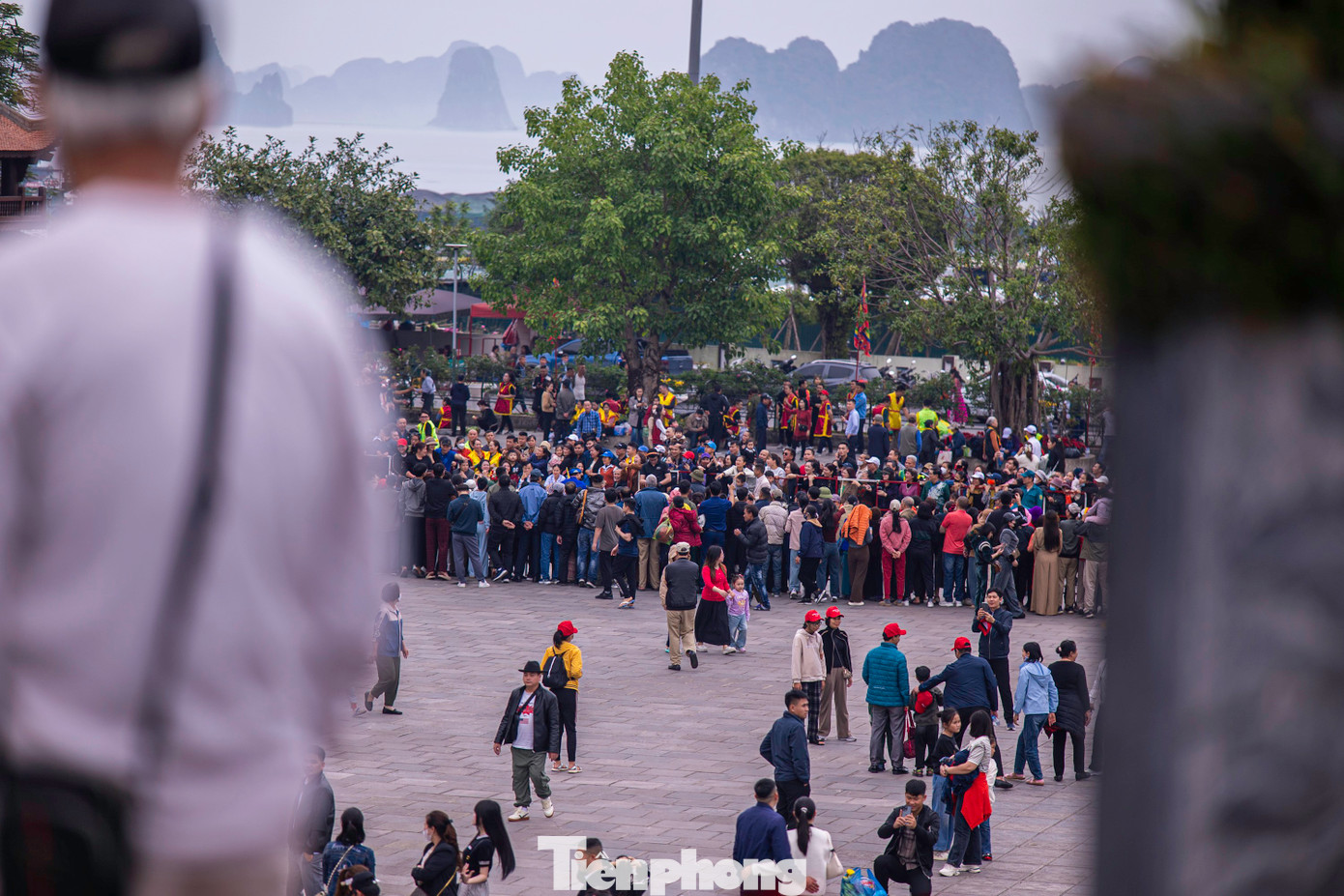 Năm nay, thành phố tập trung tổ chức phần hội với nhiều trò chơi dân gian như kéo co nam, nữ, đẩy gậy, hội thi dâng soạn lễ, thi đấu cờ người và cờ bỏi, trò chơi bịt mắt đập bóng, trưng bày ảnh nghệ thuật… thu hút hàng nghìn du khách đến tham quan, chiêm bái.