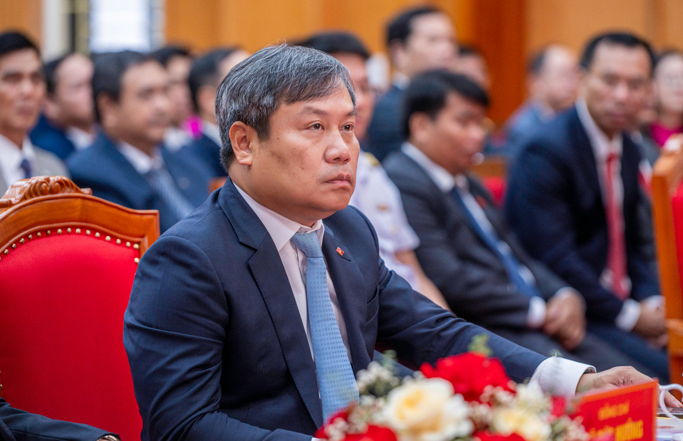 Tham dự kỳ họp HĐND đầu tiên Đặc khu Vân Đồn có ông Vũ Hồng Thanh, Phó Chủ tịch Quốc hội; ông Vũ Đại Thắng, Bí thư Tỉnh ủy Quảng Ninh.