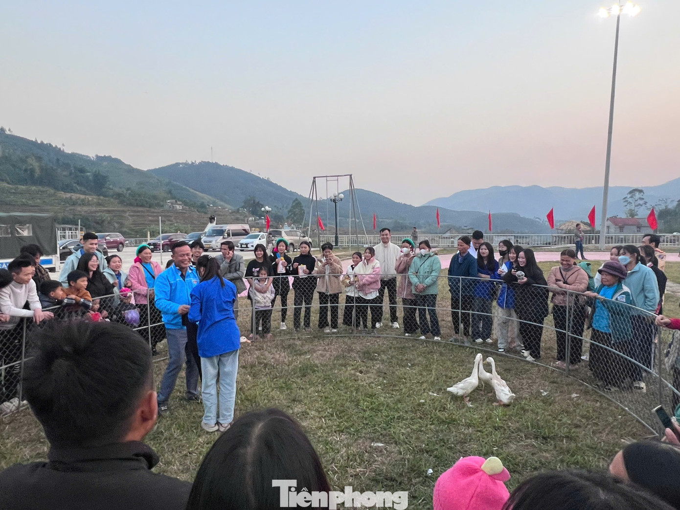 Nhiều hoạt động thể dục, thể thao diễn ra trong ngày hội thu hút nhiều đoàn viên, thanh niên tham gia như kéo co, bắn nỏ, nhảy bao bố, bịt mắt bắt vịt...