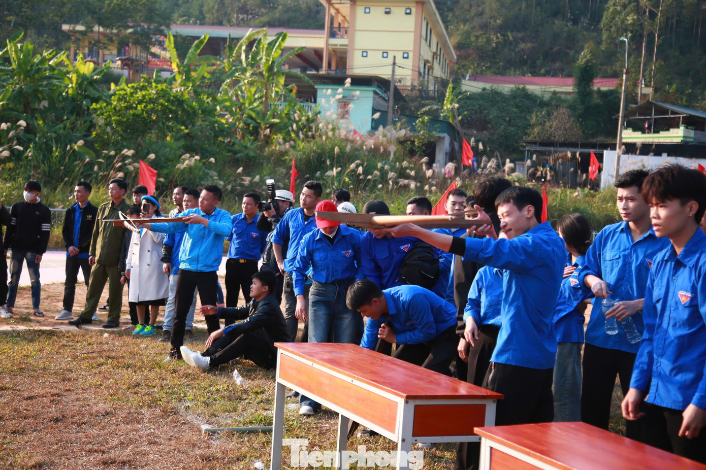 Nhiều hoạt động thể dục, thể thao diễn ra trong ngày hội thu hút nhiều đoàn viên, thanh niên tham gia như kéo co, bắn nỏ, nhảy bao bố, bịt mắt bắt vịt...
