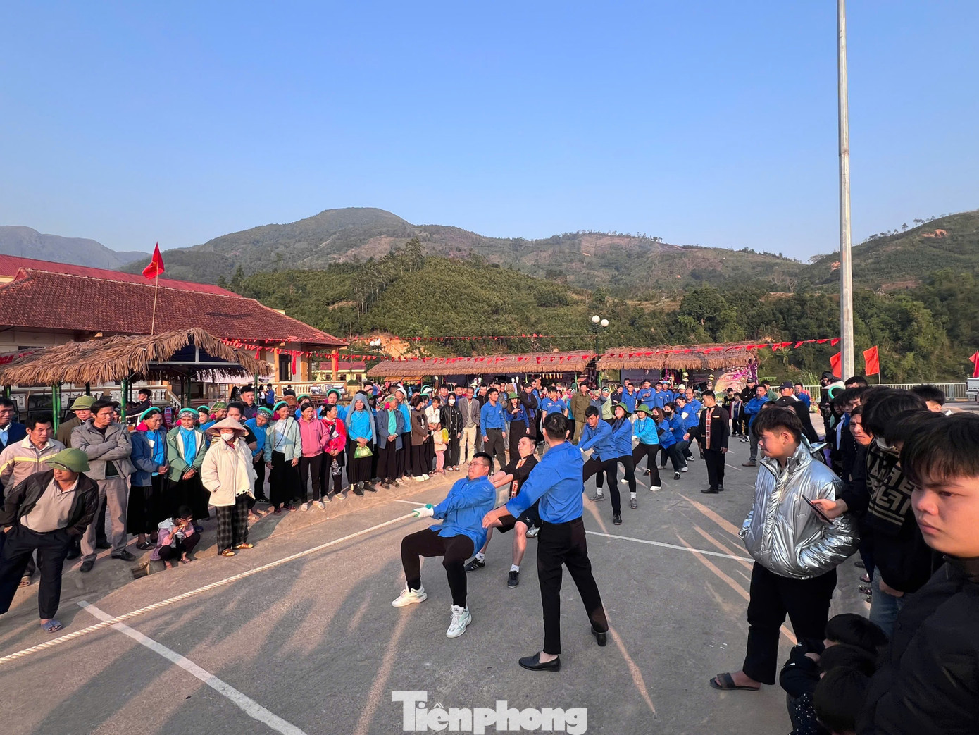 Nhiều hoạt động thể dục, thể thao diễn ra trong ngày hội thu hút nhiều đoàn viên, thanh niên tham gia như kéo co, bắn nỏ, nhảy bao bố, bịt mắt bắt vịt...