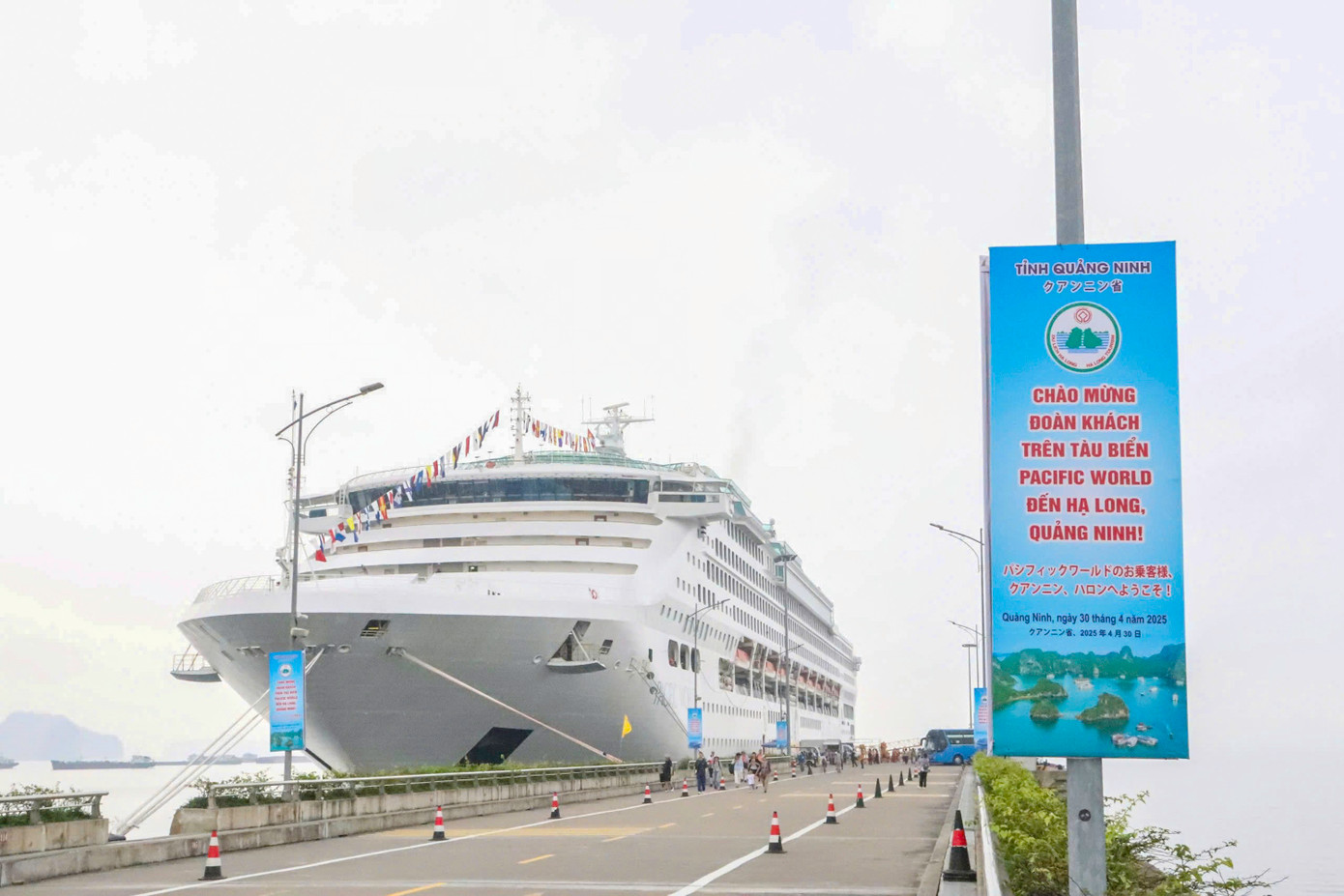 Trong hải trình, tàu Pacific World xuất phát từ cảng Yokohama (Nhật Bản) đến một số cảng, điểm du lịch trong đó có TP. Hạ Long. Đây cũng là lần đầu tiên tỉnh Quảng Ninh đón đoàn khách du lịch bằng tàu biển theo hình thức charter (thuê nguyên chuyến) đưa khách du lịch từ Nhật Bản đến Hạ Long. Từ đó mở ra cơ hội thúc đẩy các tuyến du lịch tàu biển kết nối các cảng của Nhật Bản với Quảng Ninh, đây cũng là tín hiệu tích cực đến từ một trong những thị trường khách quốc tế trọng điểm của du lịch Quảng Ninh, thị trường tiềm năng với các đối tượng khách có khả năng chi trả cao.