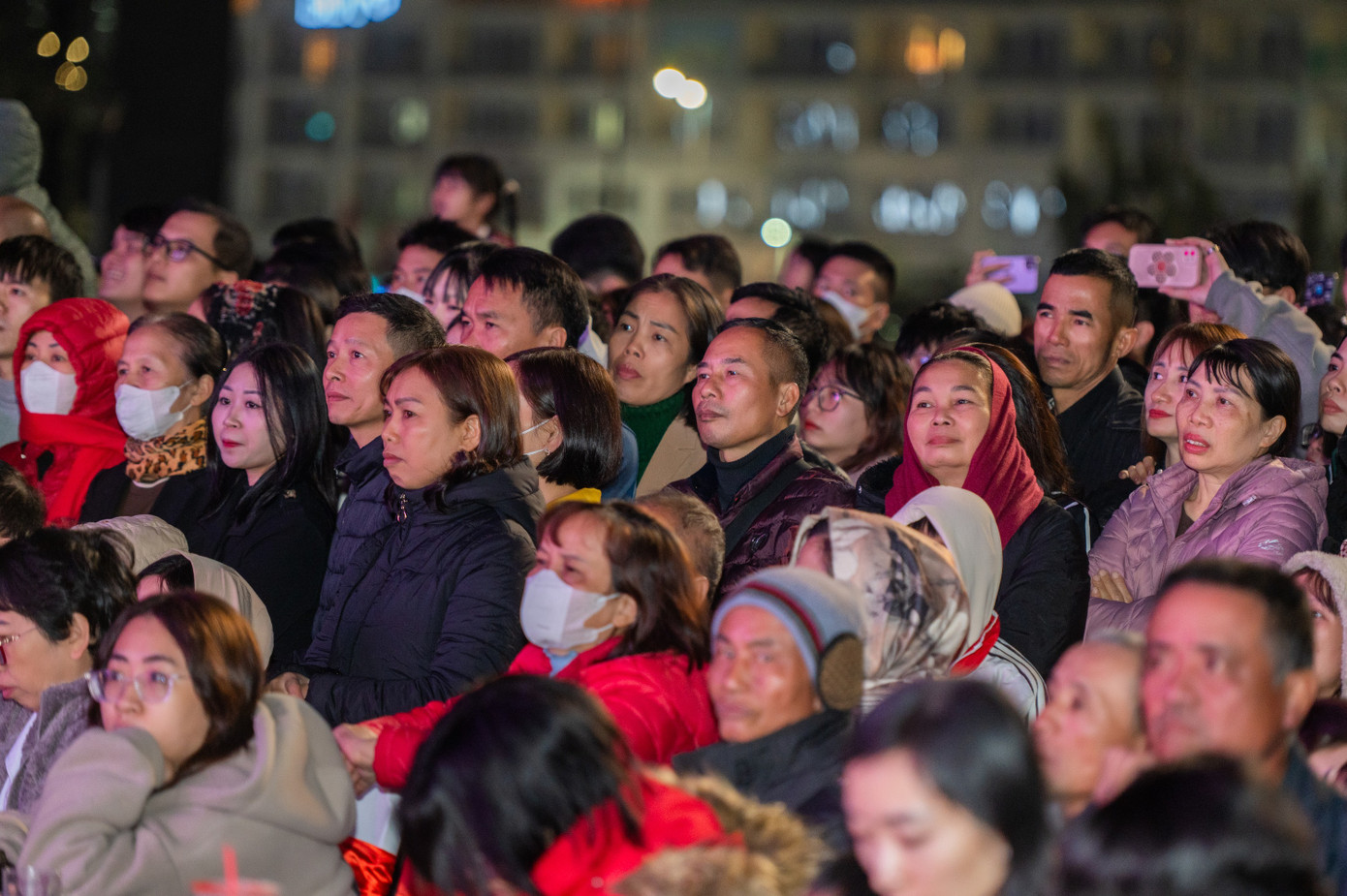 Người dân TP Hạ Long háo hức thưởng thức các chương trình nghệ thuật, màn đếm ngược countdown chào đón năm mới 2025 kết hợp với bắn pháo hoa và chương trình DJ chào đón năm mới. (Quốc Nam - Hoàng Dương) Người dân TP Hạ Long háo hức thưởng thức các chương trình nghệ thuật, màn đếm ngược countdown chào đón năm mới 2025 kết hợp với bắn pháo hoa và chương trình DJ chào đón năm mới. (Quốc Nam - Hoàng Dương)
