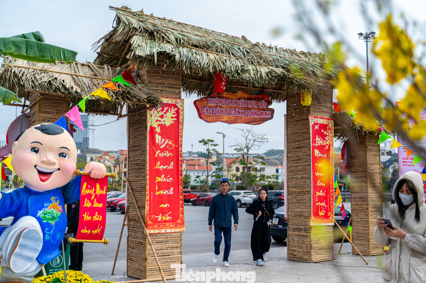 Sáng 27/1 (28 tháng Chạp), tại Quảng trường 30/10 (TP Hạ Long), Sở Văn hóa và Thể thao Quảng Ninh tổ chức khai mạc Không gian văn hóa Tết các dân tộc tỉnh Quảng Ninh với chủ đề “Tết Quê hương - Xuân Đất mỏ”.