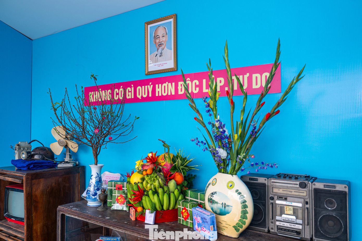 Nhiều vật dụng gắn liền với cuộc sống gia đình thợ mỏ mà trong đó không thể thiếu được là mâm ngũ quả mỗi khi Tết đến.