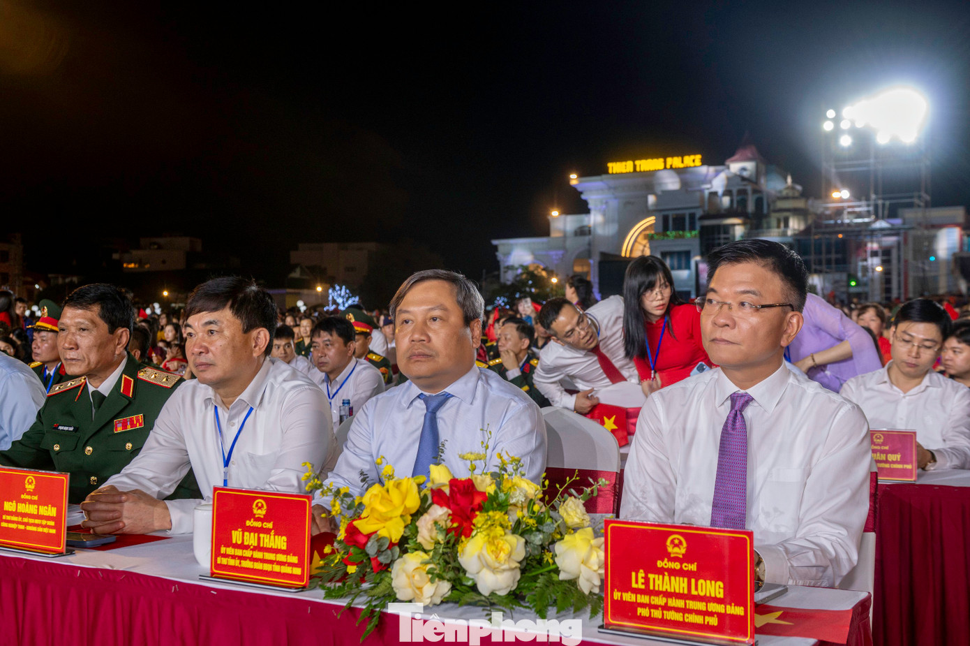 Đến tham dự chương trình có ông Lê Thành Long - Phó Thủ tướng Chính phủ, ông Vũ Đại Thắng - Bí thư Tỉnh ủy Quảng Ninh, ông Phạm Đức Ân - Chủ tịch UBND tỉnh Quảng Ninh, ông Ngô Hoàng Ngân - Chủ tịch Hội đồng thành viên Tập đoàn Công nghiệp Than - Khoáng sản Việt Nam cùng đại diện các bộ, ban, ngành Trung ương, lãnh đạo các địa phương, đông đảo nhân dân, du khách...